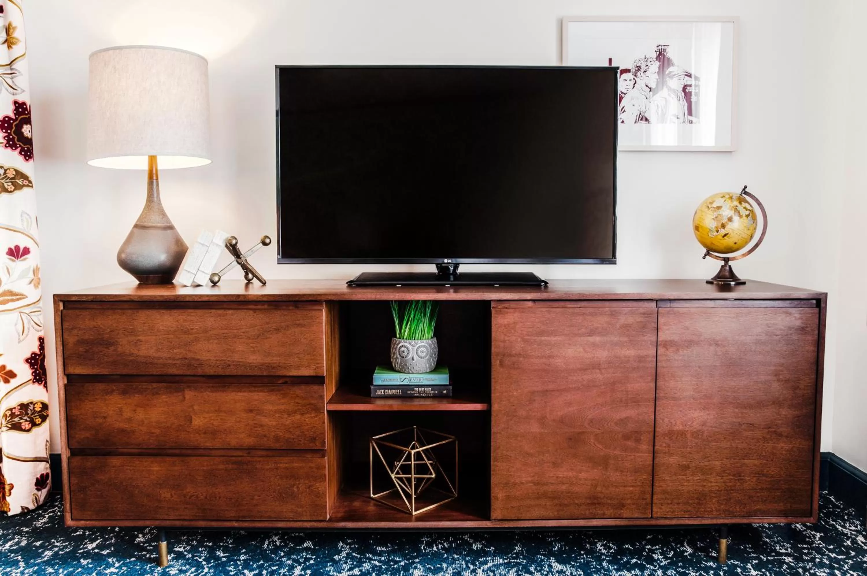 Deluxe King Room in Hotel Revival Baltimore