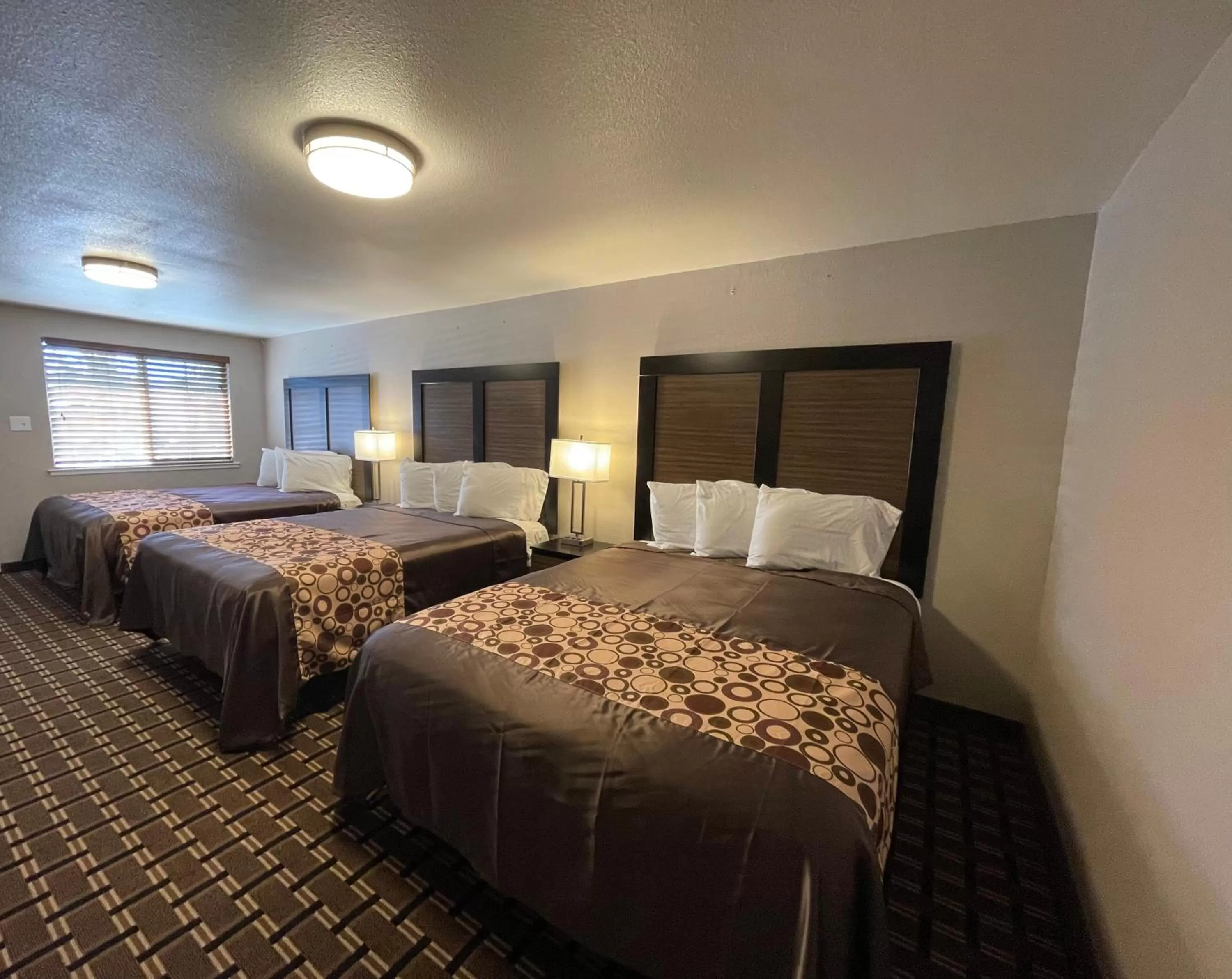 Bed in Beverly Lodge