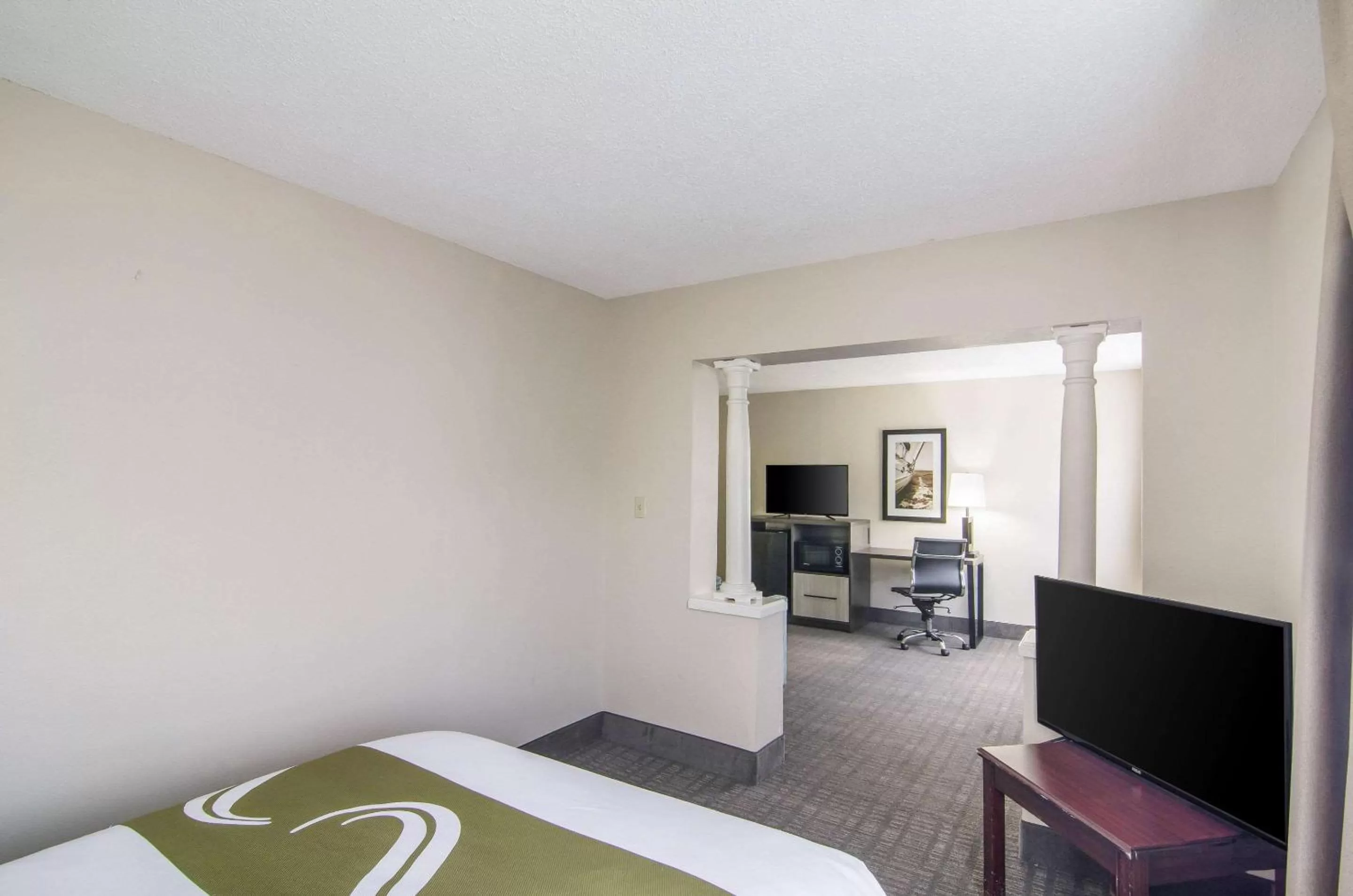 Bedroom, Bed in Quality Inn near University of Mobile