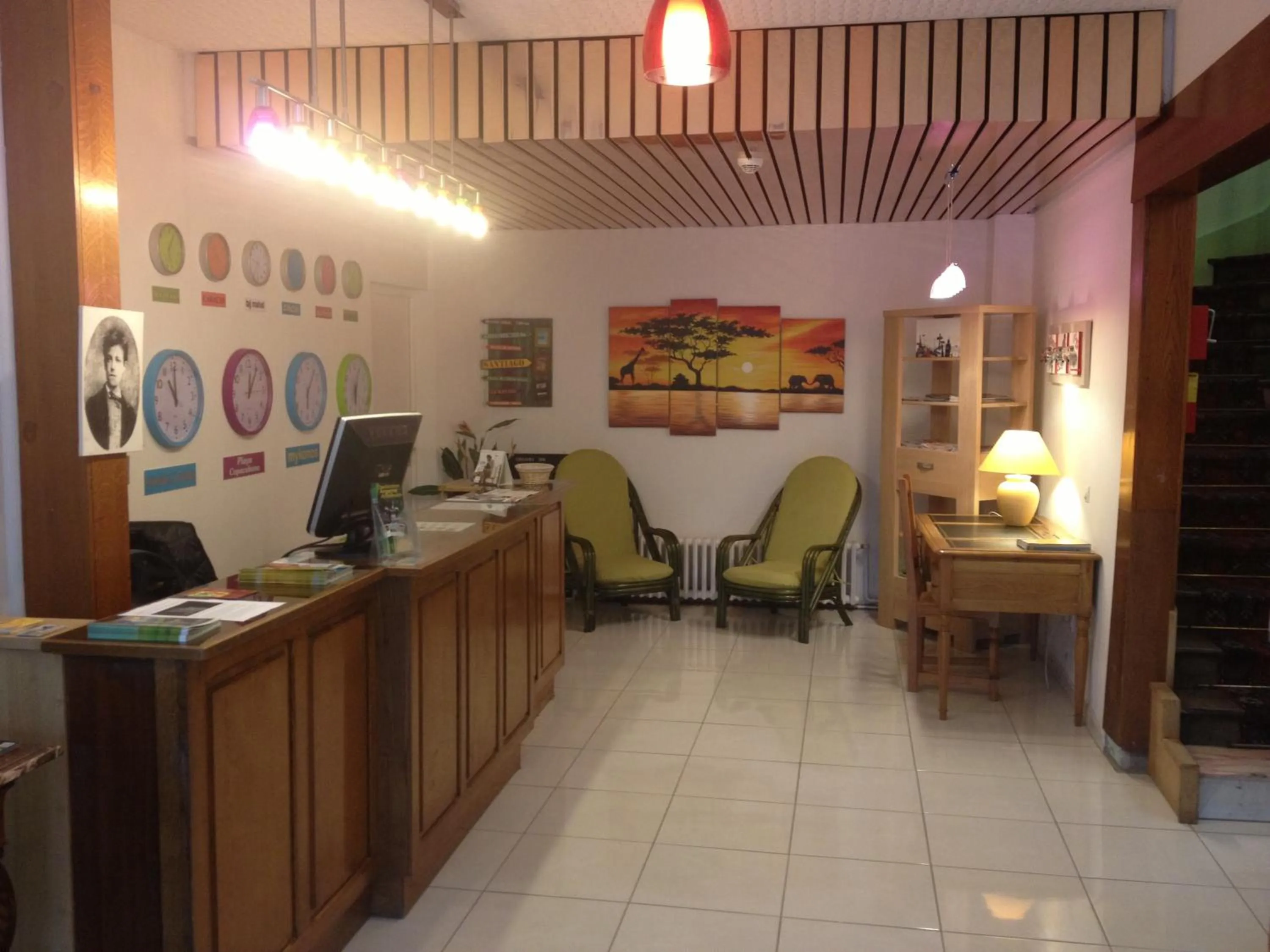 Lobby or reception in Hotel Couleurs Sud Centre-ville Gare Charleville-Mézières