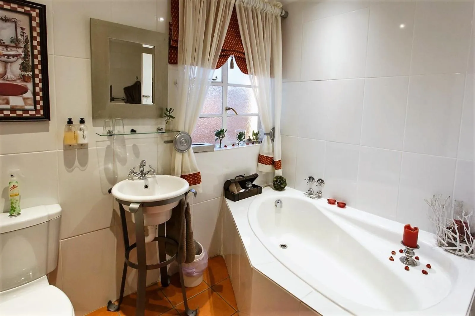 Hot Tub in Riverside Guest Lodge