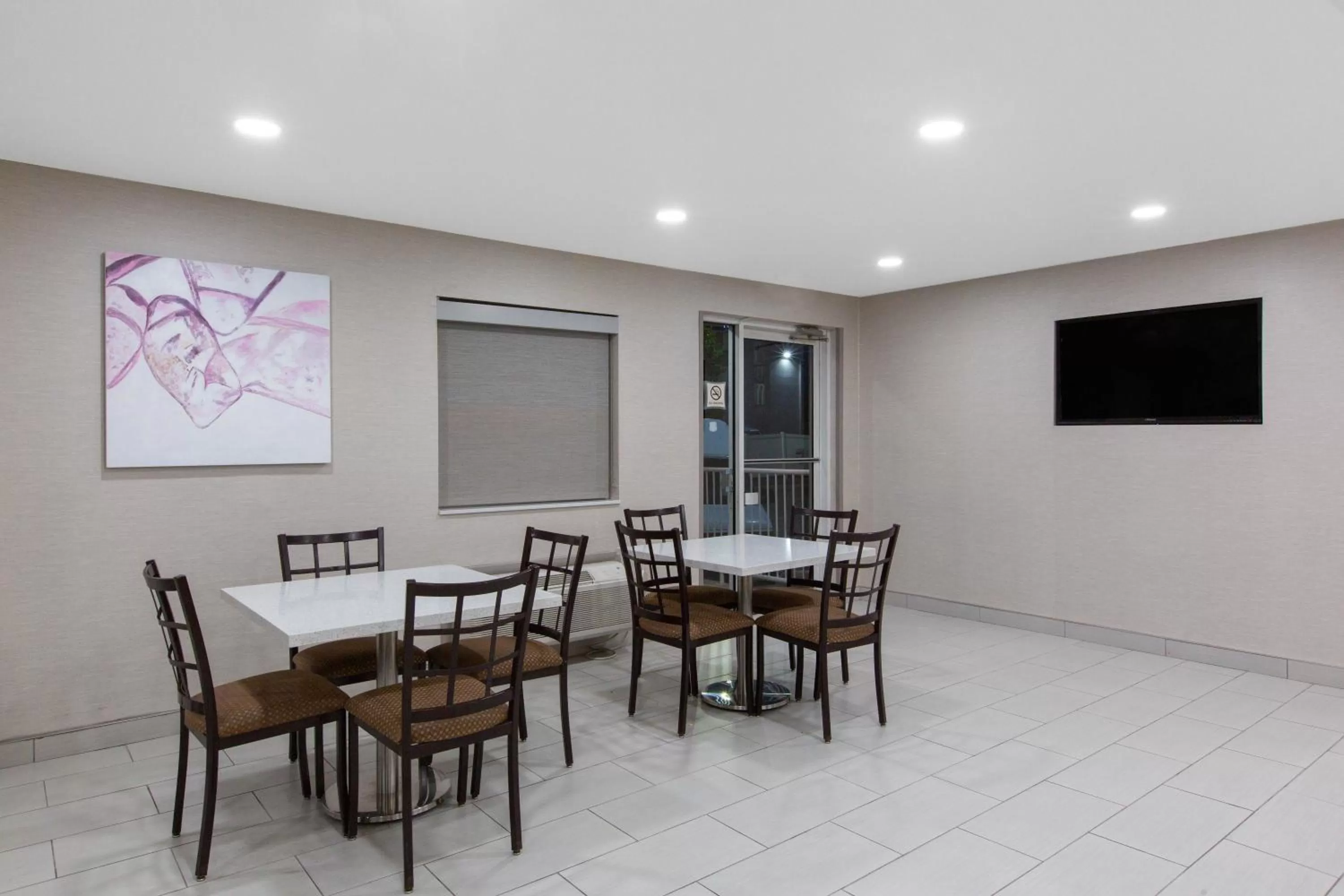 Breakfast in La Quinta by Wyndham Blue Springs