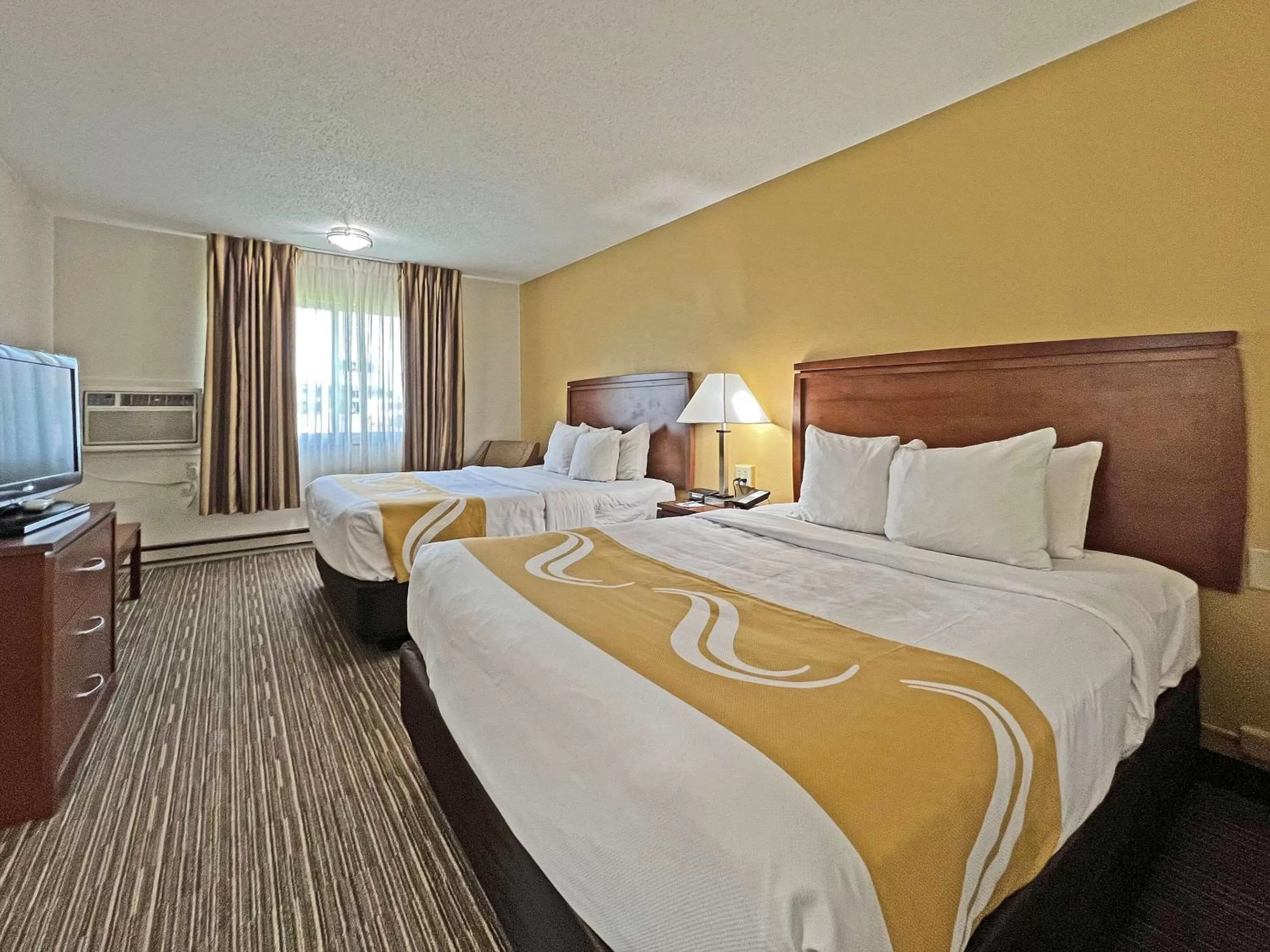 Photo of the whole room, Bed in Quality Inn Mitchell I-90