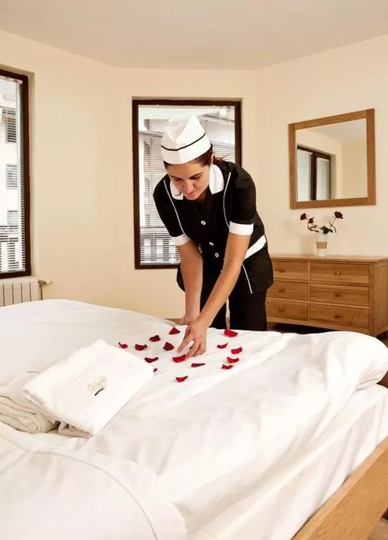 Staff, Bed in Parklands Hotel & Pool