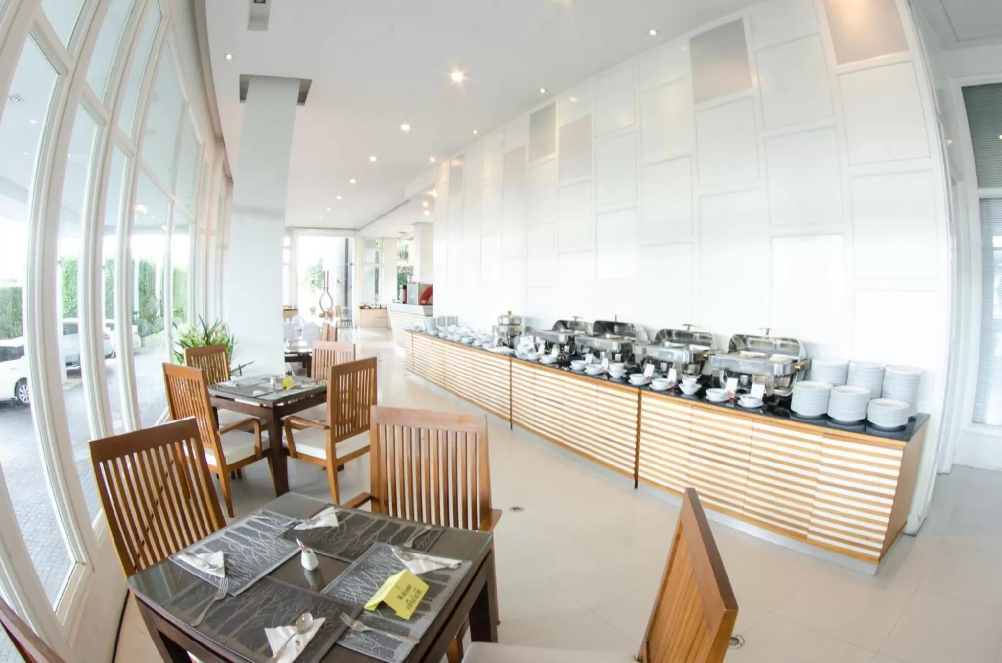 Restaurant/places to eat in Prajaktra Design Hotel