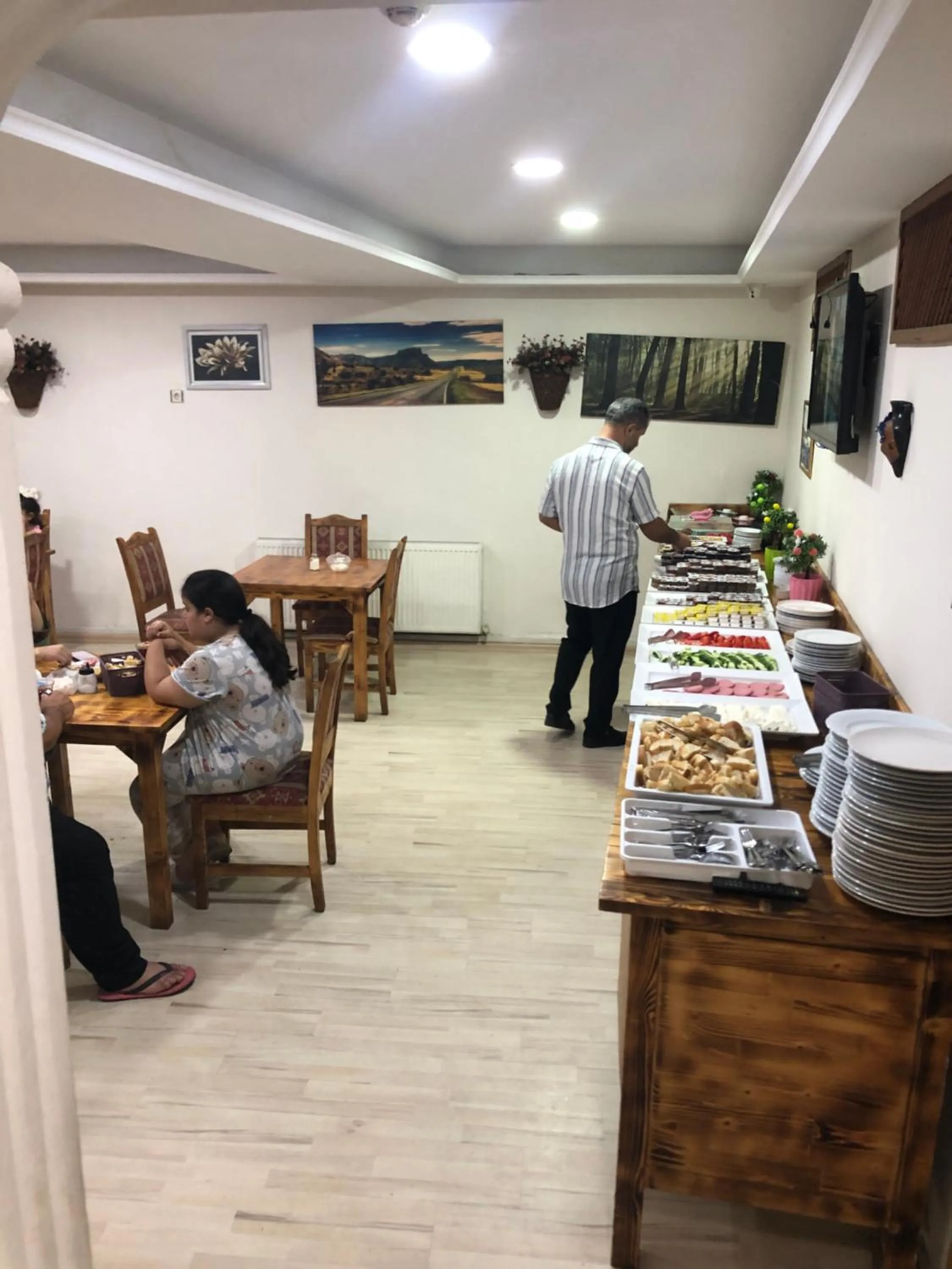 Food and drinks in Reydel Hotel