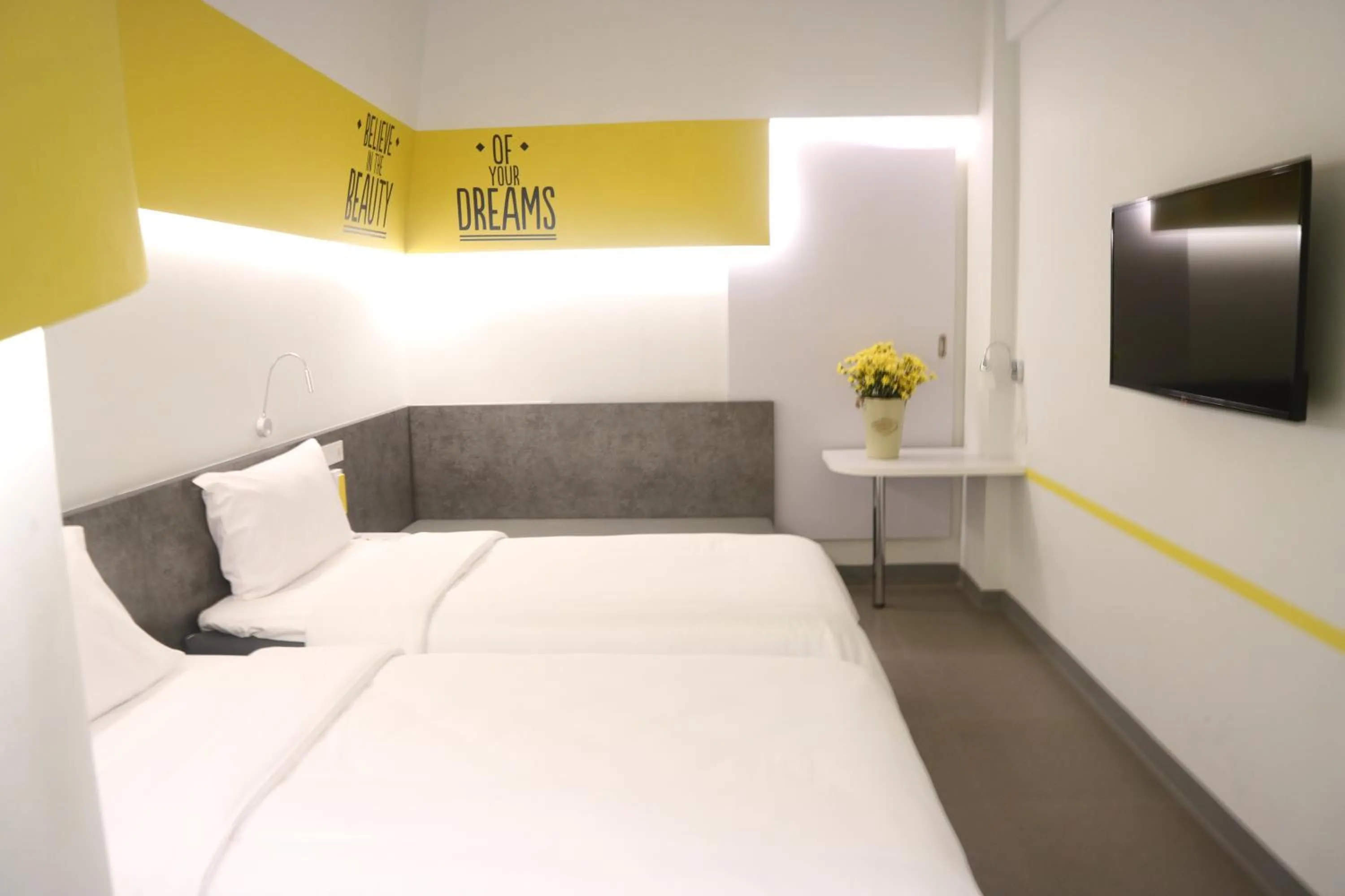 Bed in Yello Hotel Manggarai