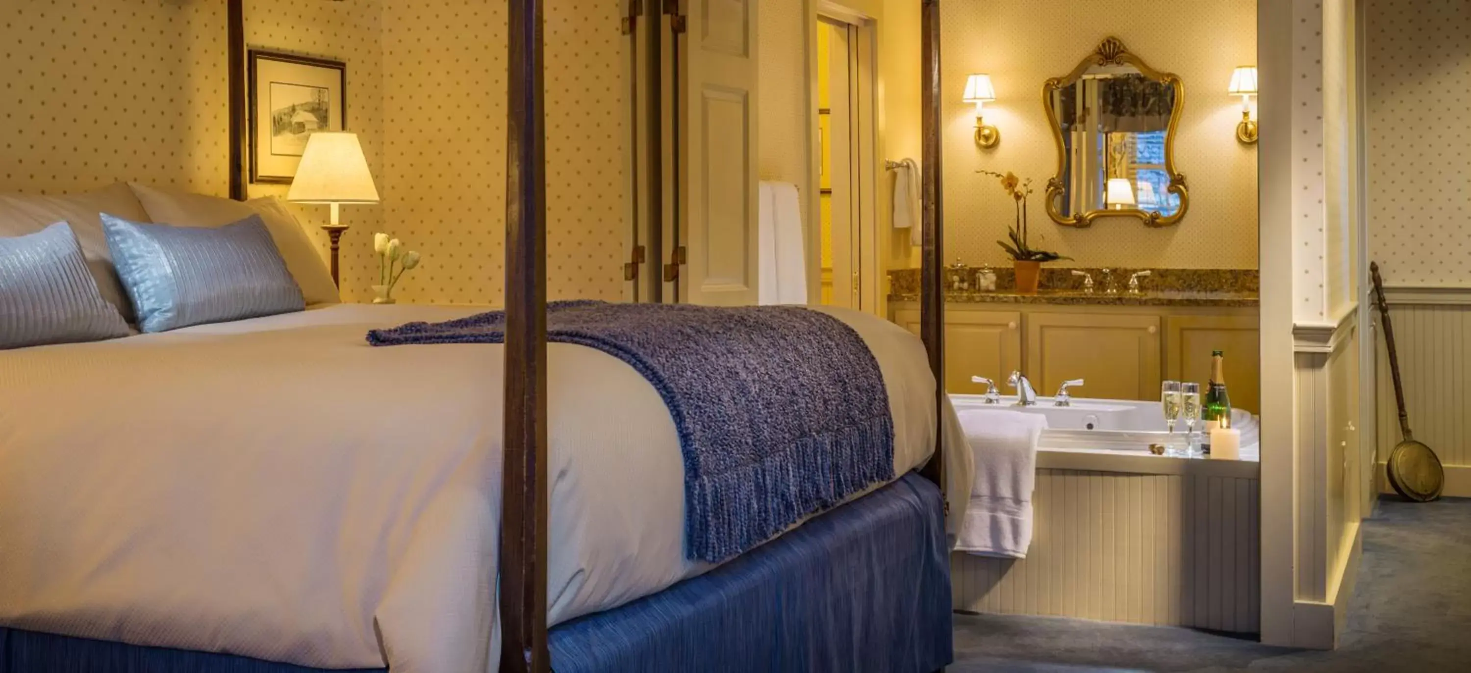 Luxury King Room in Green Mountain Inn Luxury King Room in Green Mountain Inn