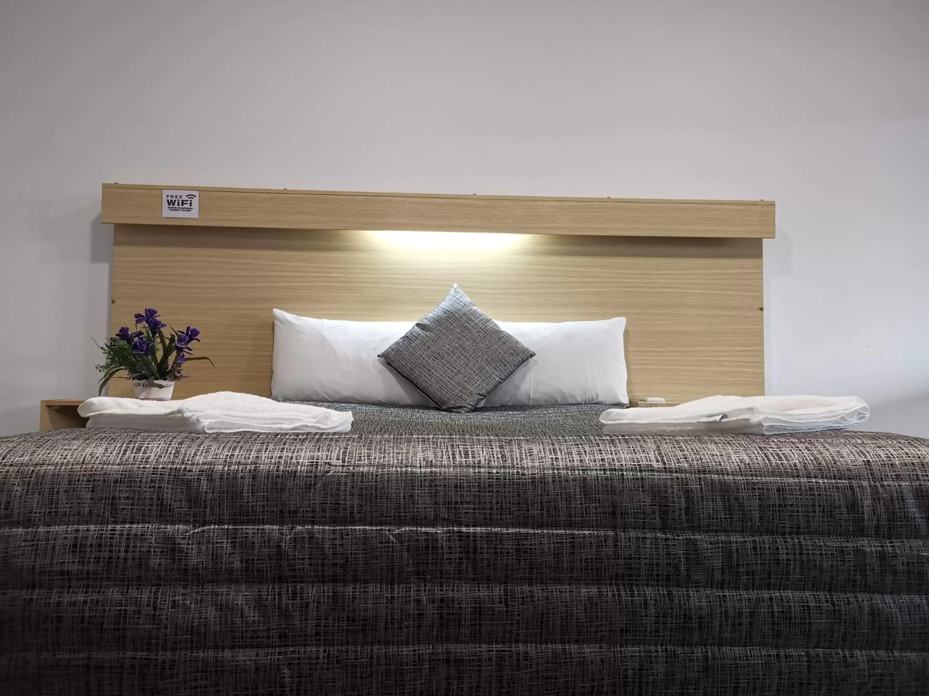 Bed in Fitzroy Motor Inn Bed in Fitzroy Motor Inn