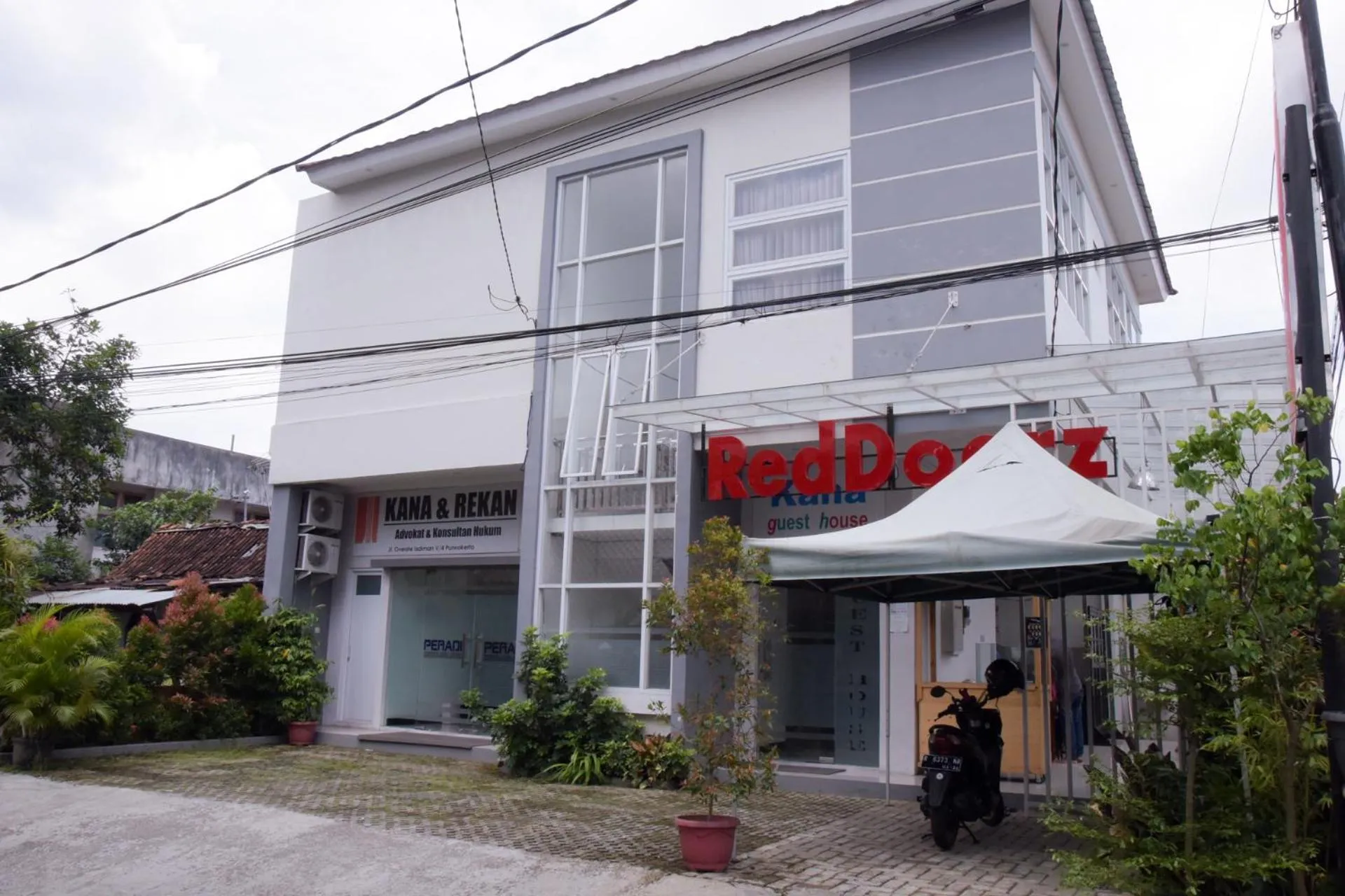 Property building in RedDoorz near GOR Satria Purwokerto