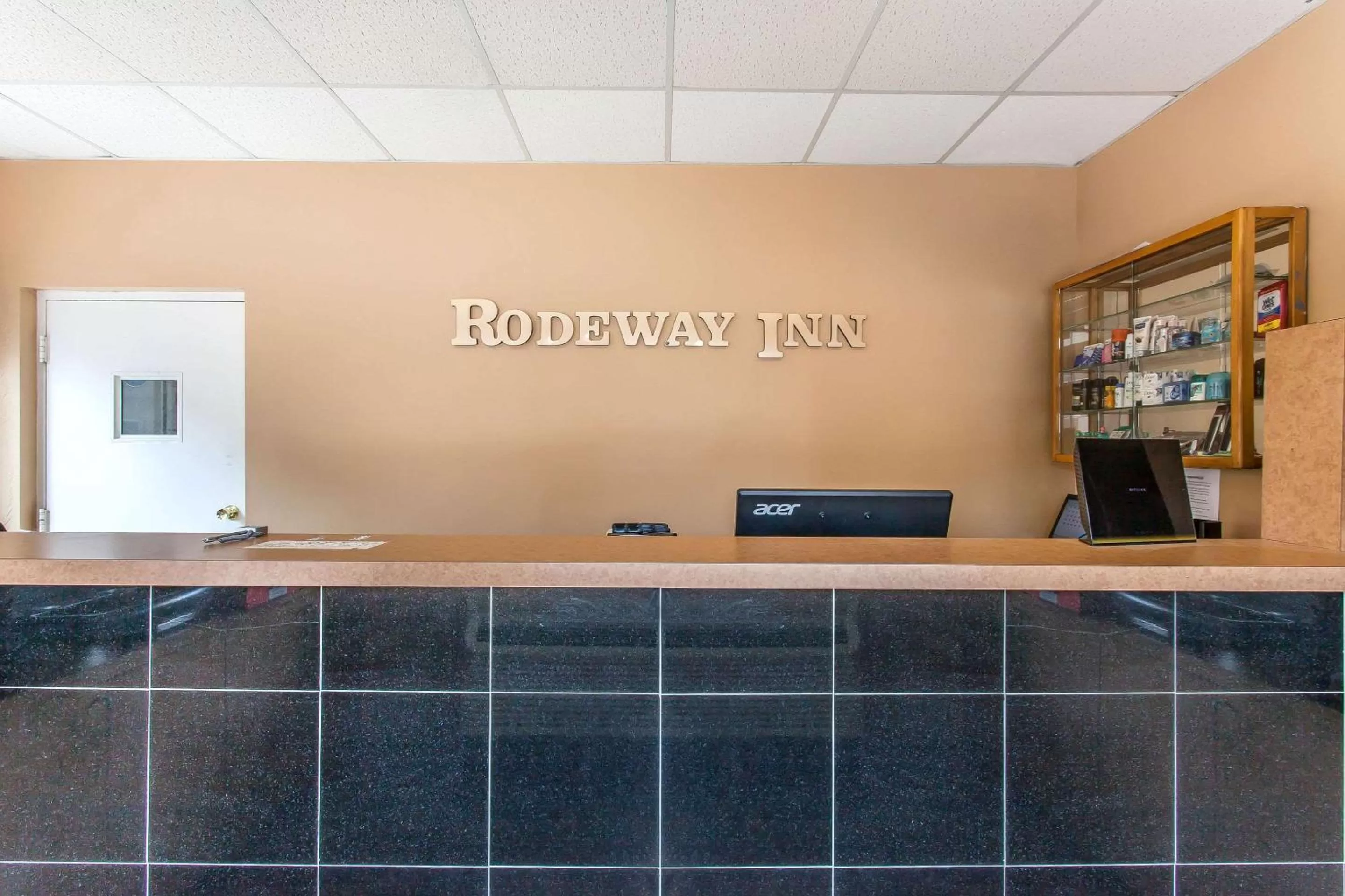 Lobby or reception in Rodeway Inn Sandusky North