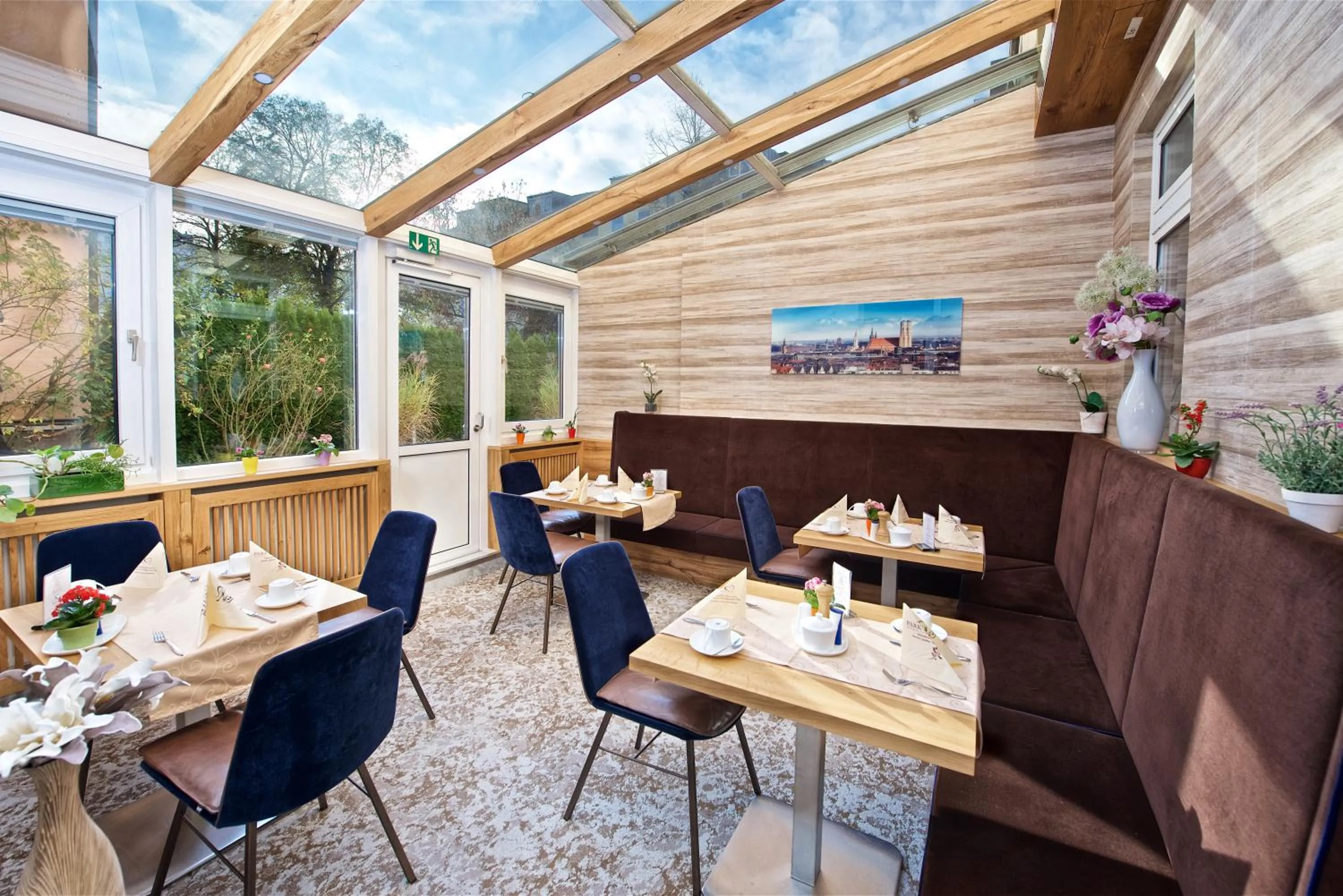 Restaurant/places to eat in Park Hotel Laim