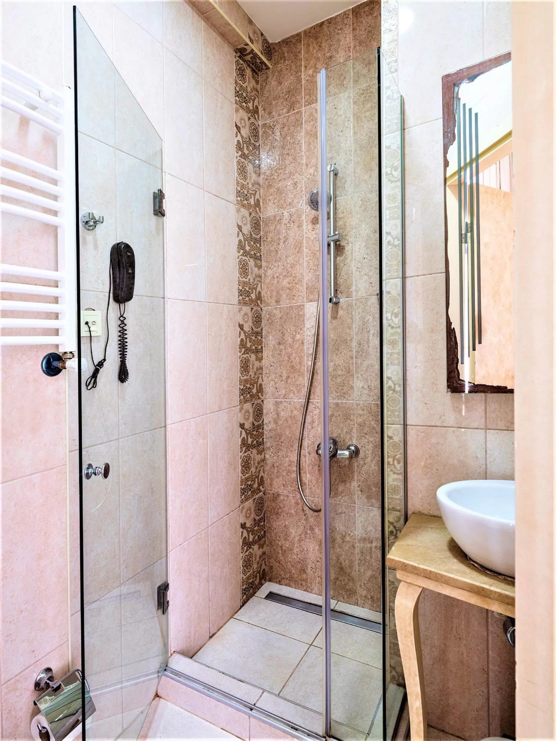 Shower in Ragip Pasha Apartments