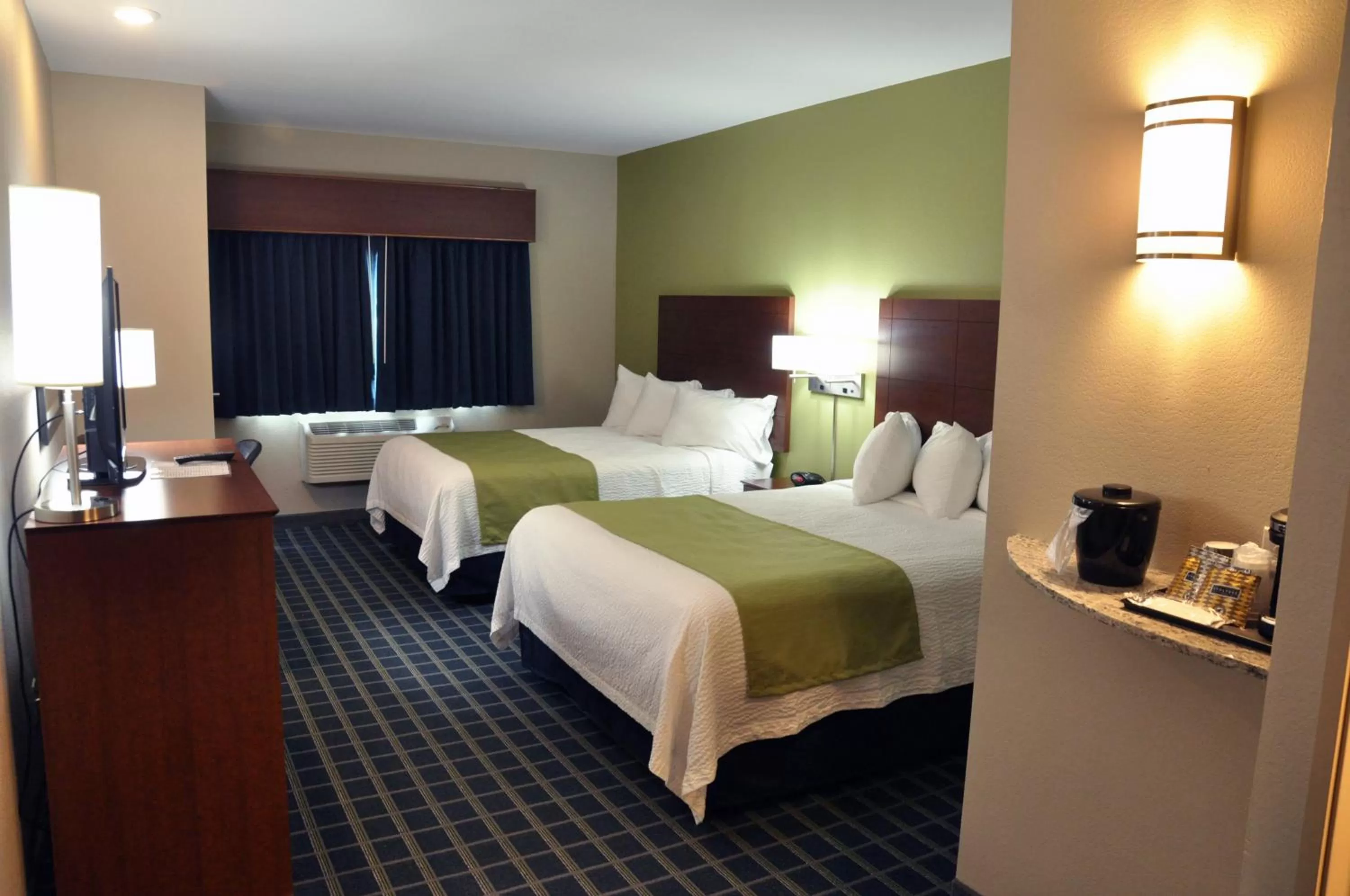 Deluxe Queen Room - single occupancy in Brookstone Lodge & Suites