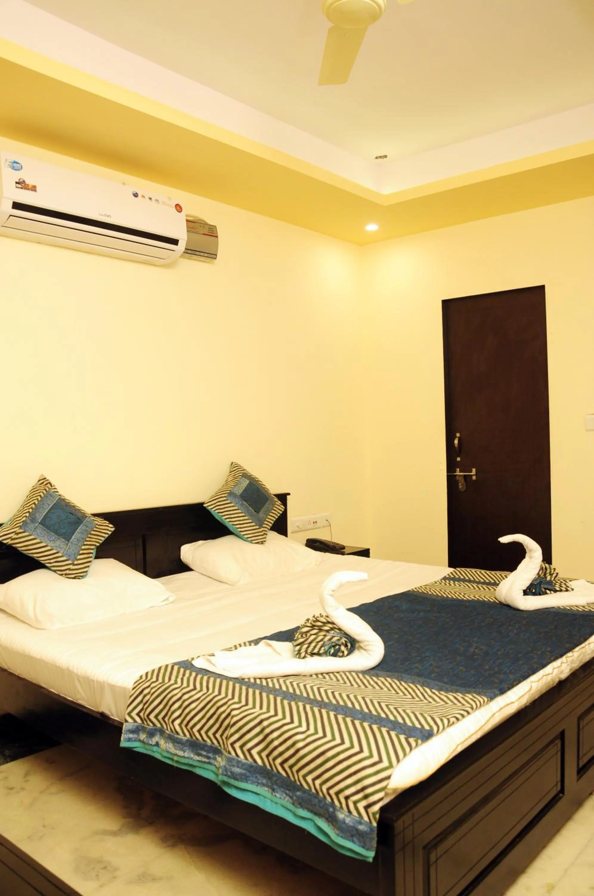 Bed in Nahar Singh Haveli