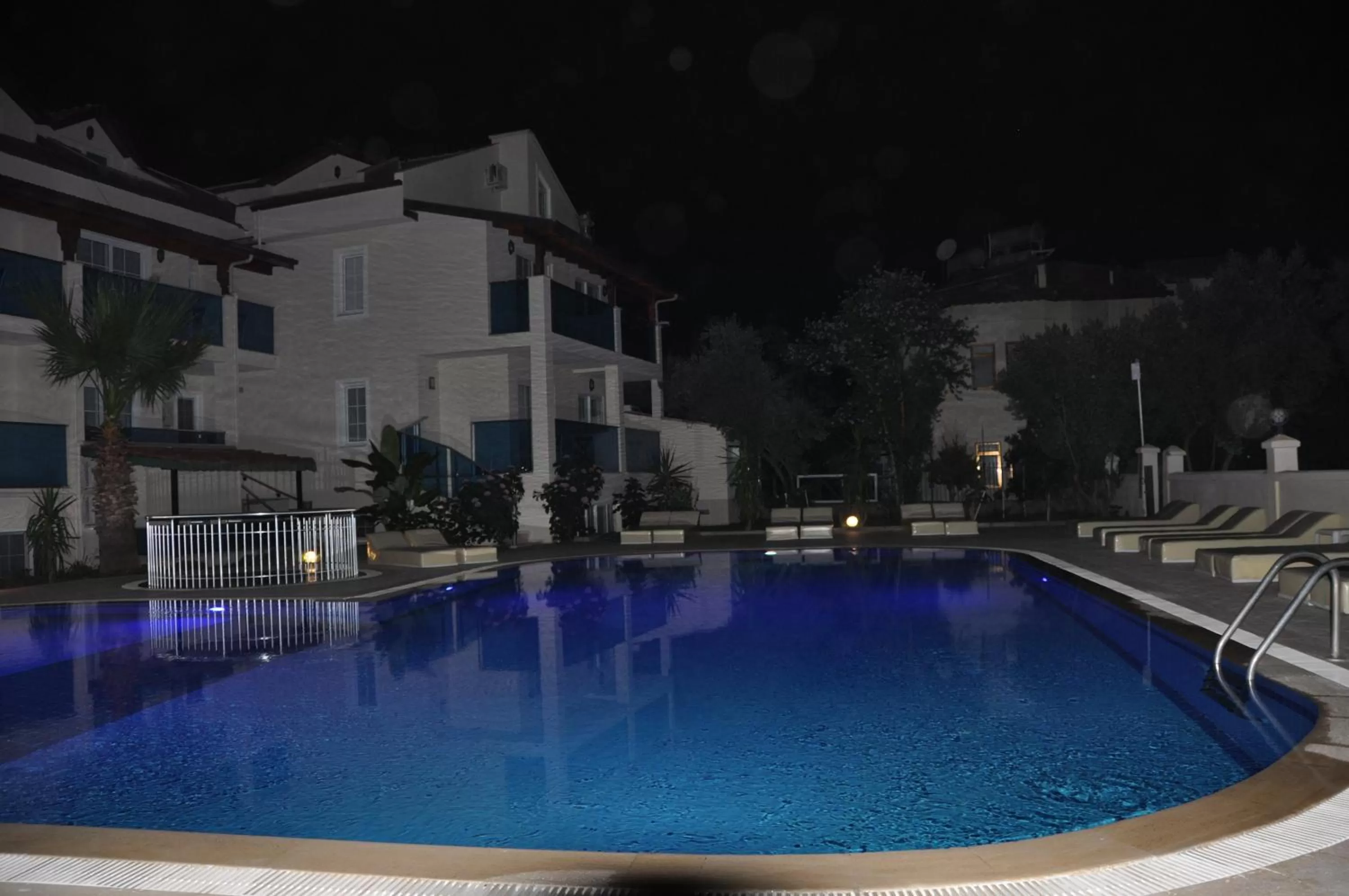 Swimming pool in Tayfun Apart Hotel