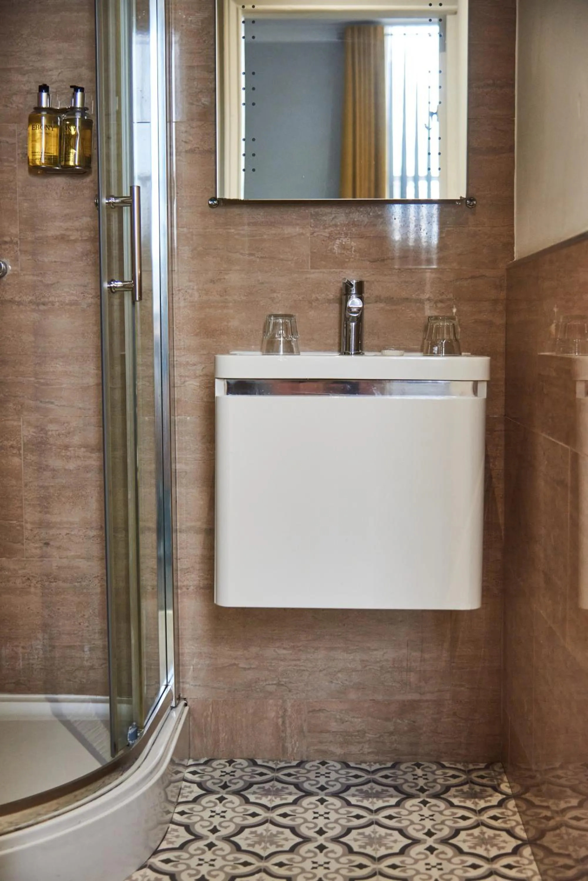 Bathroom in Kenilworth Hotel