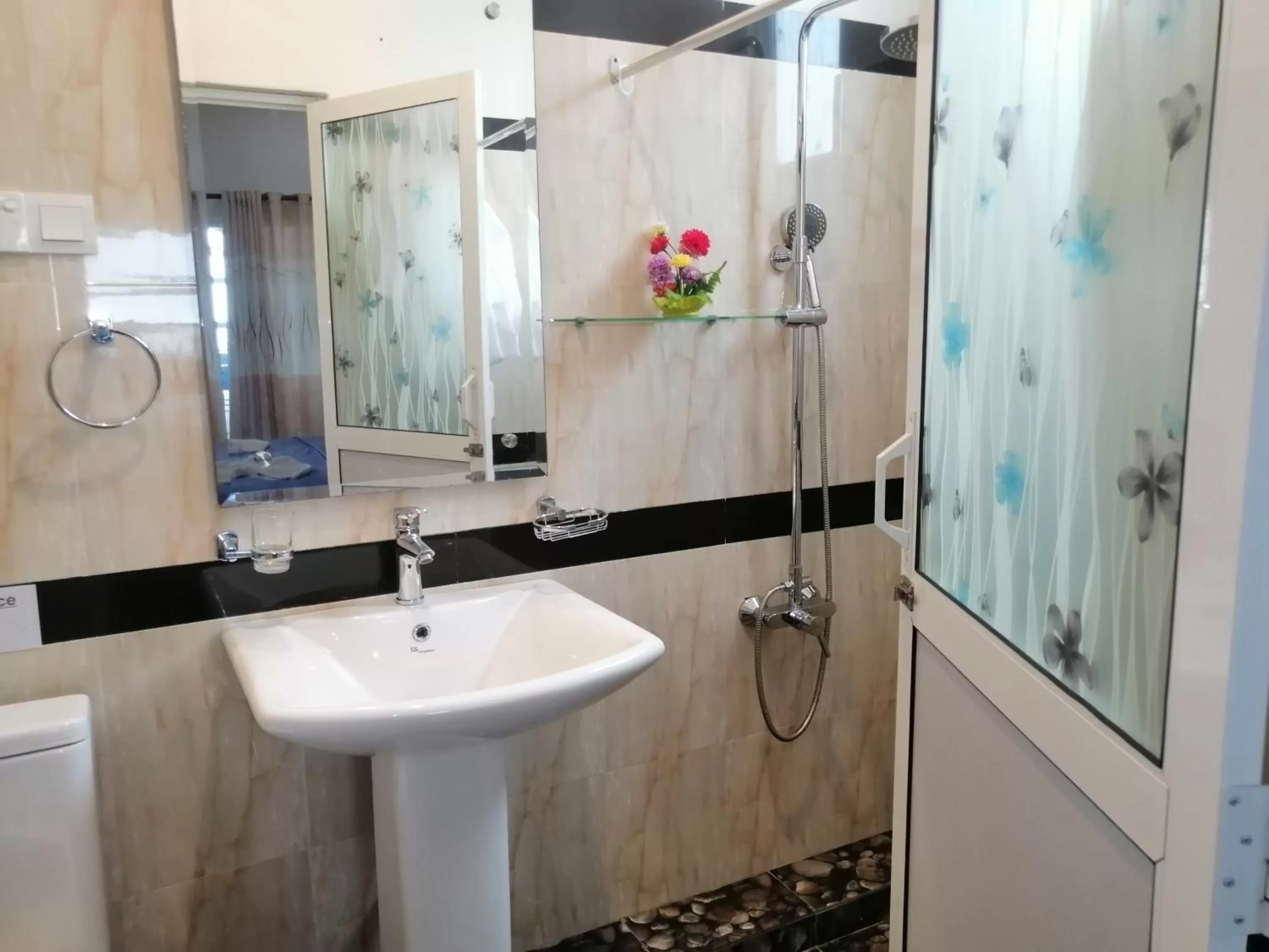 Le Petit Hotel & Restaurant