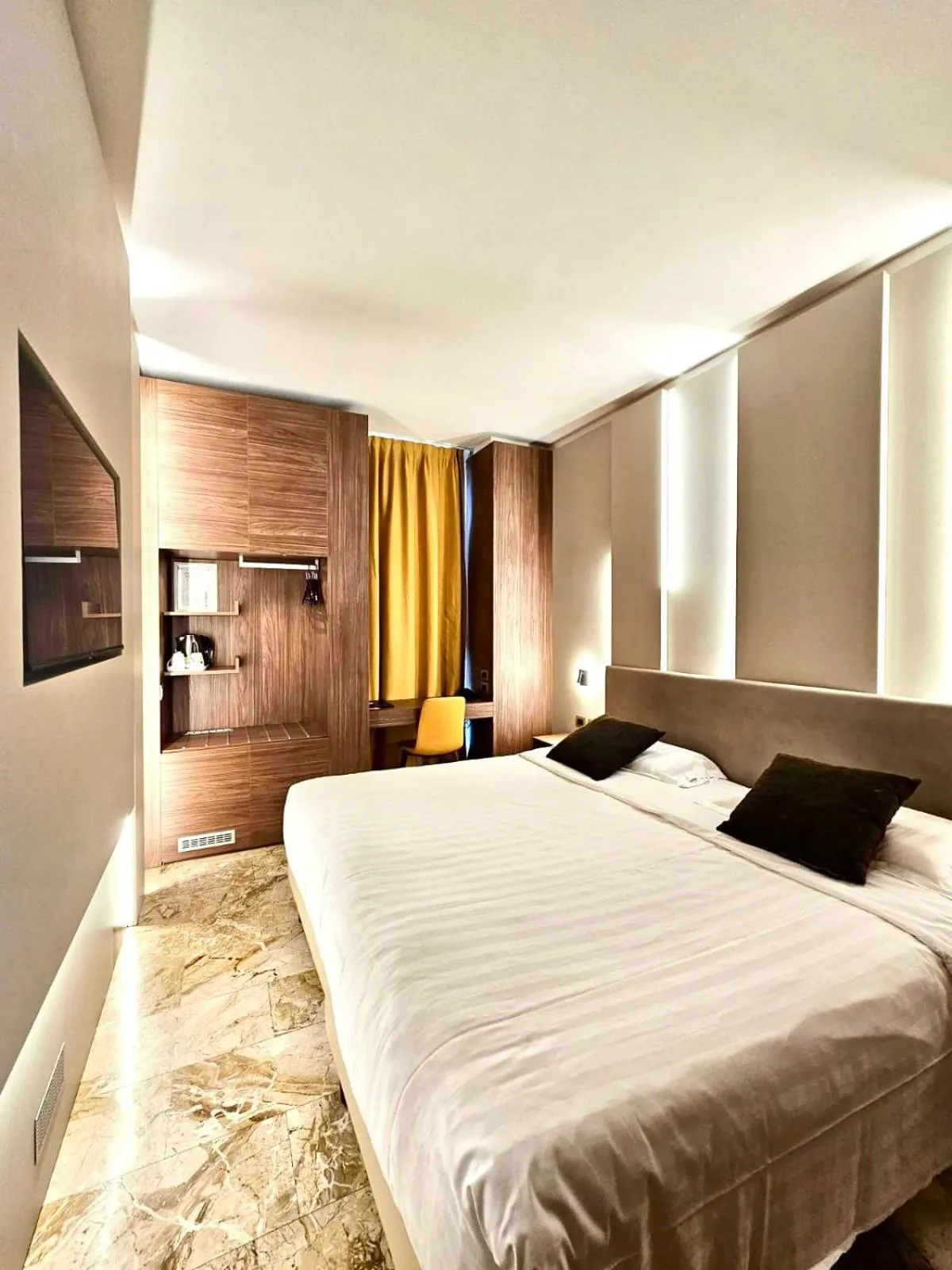 Bedroom, Bed in Canova Hotel