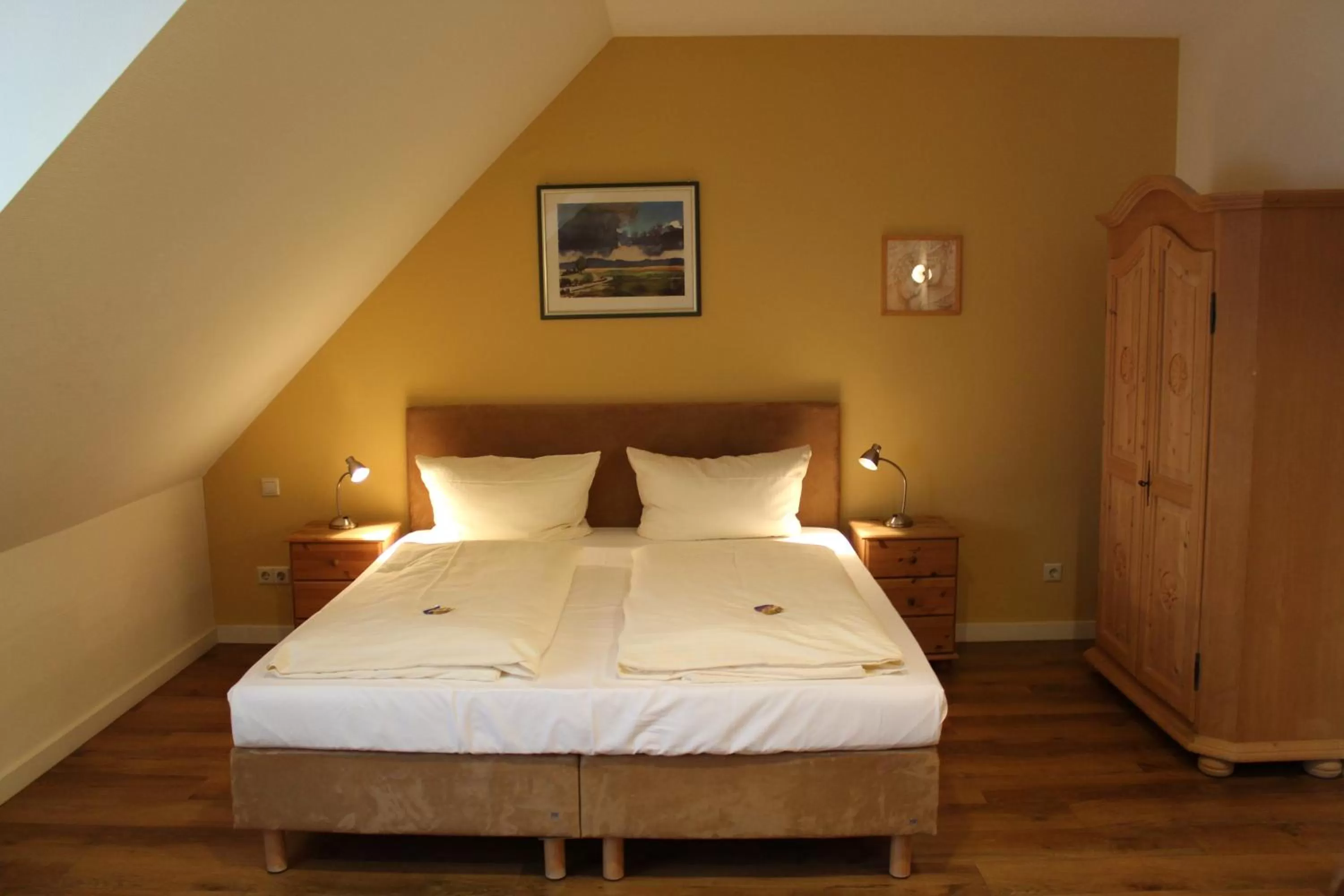 Photo of the whole room, Bed in Hotel im Kavalierhaus