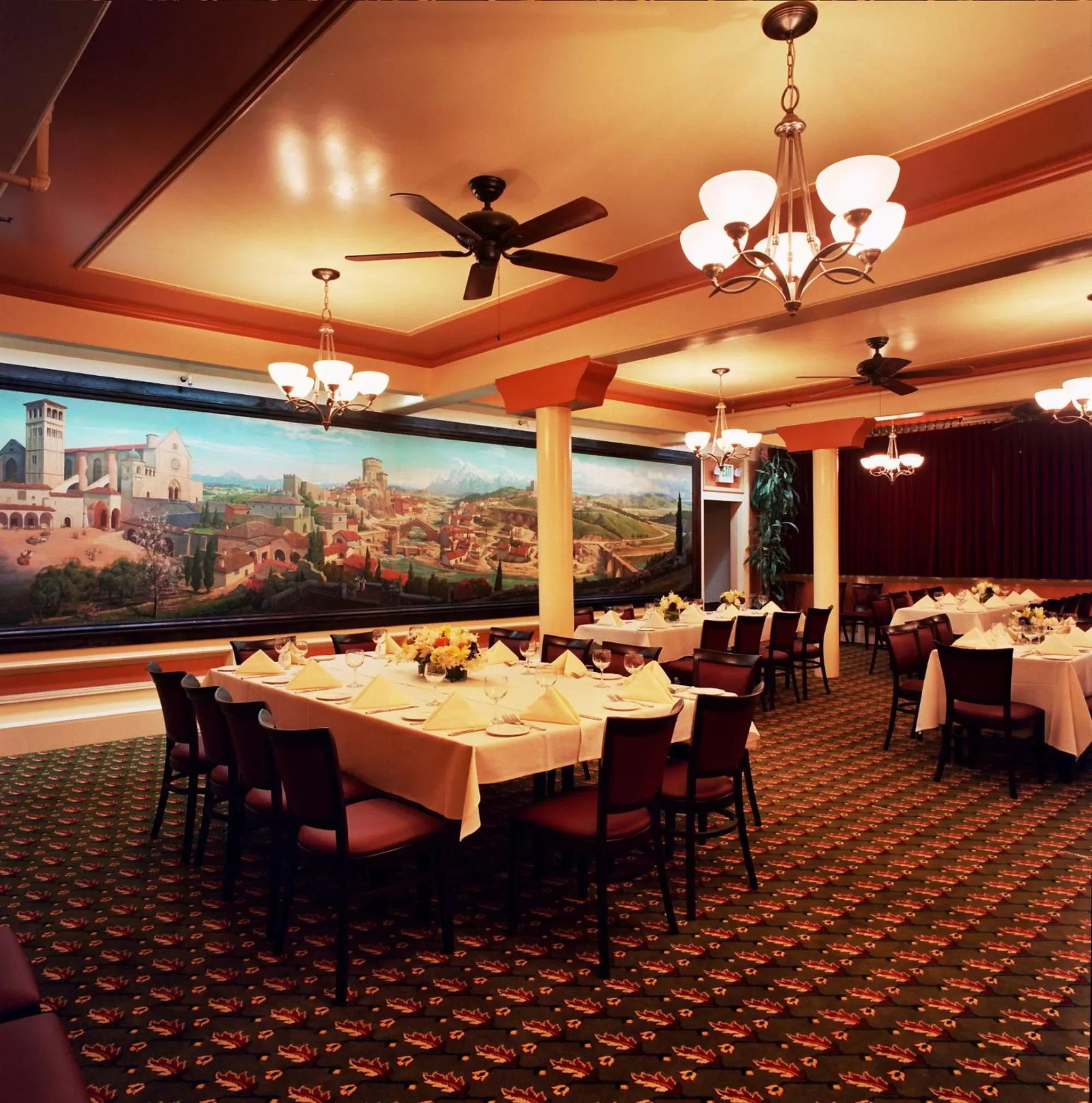 Restaurant/places to eat in San Remo Hotel