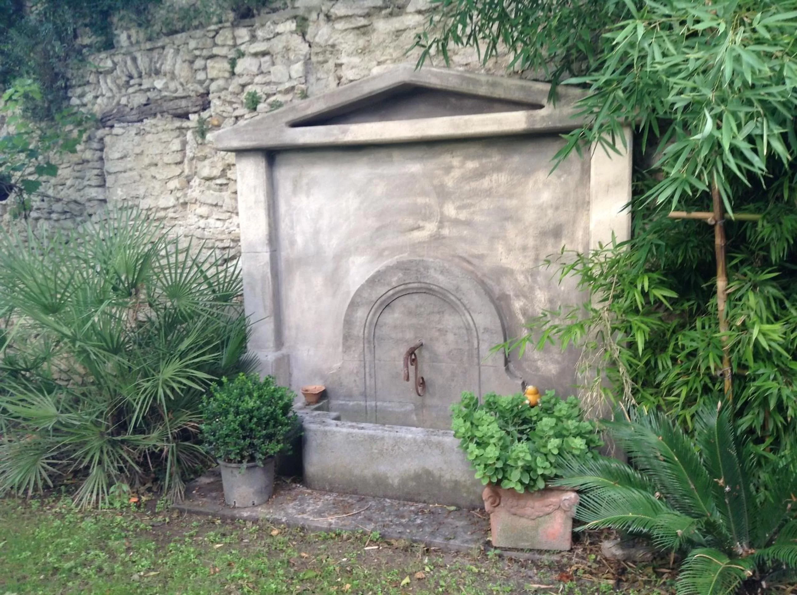 Garden in Le Clos Violette et Le 11 D'Aglaé - Hôtel de Charme Design de Luxe