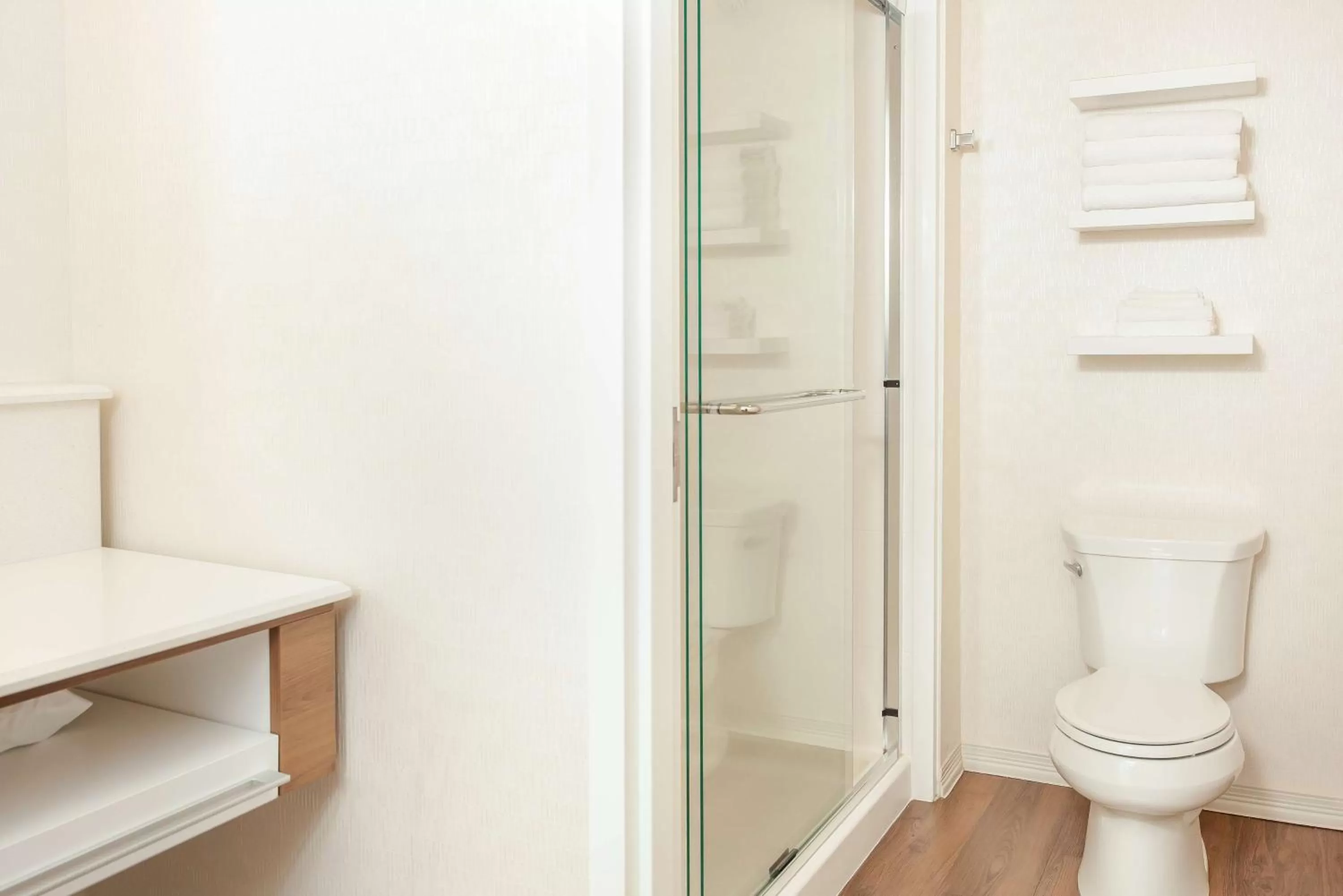 Bathroom in Hampton Inn & Suites Niles/Warren, OH