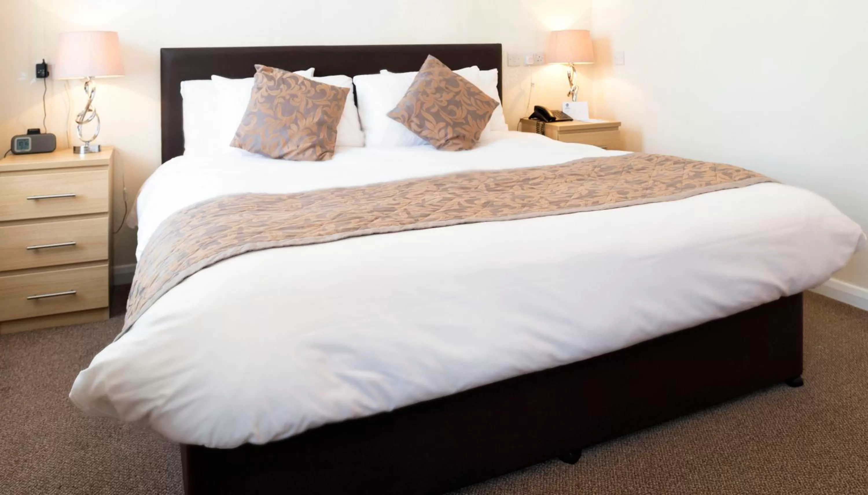 Bed in Best Western The Royal Chase Hotel