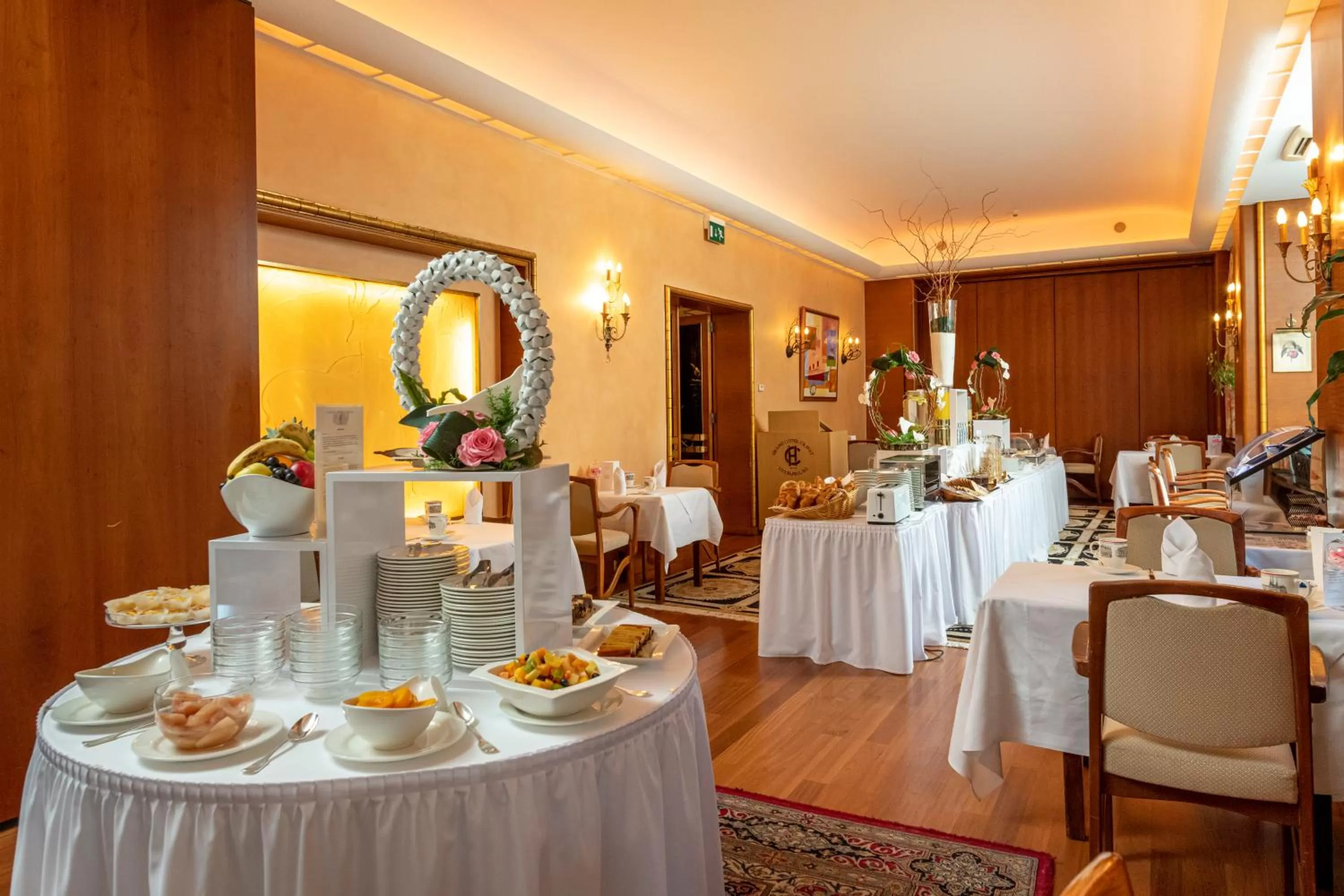 Restaurant/places to eat in Grand Hotel Cravat