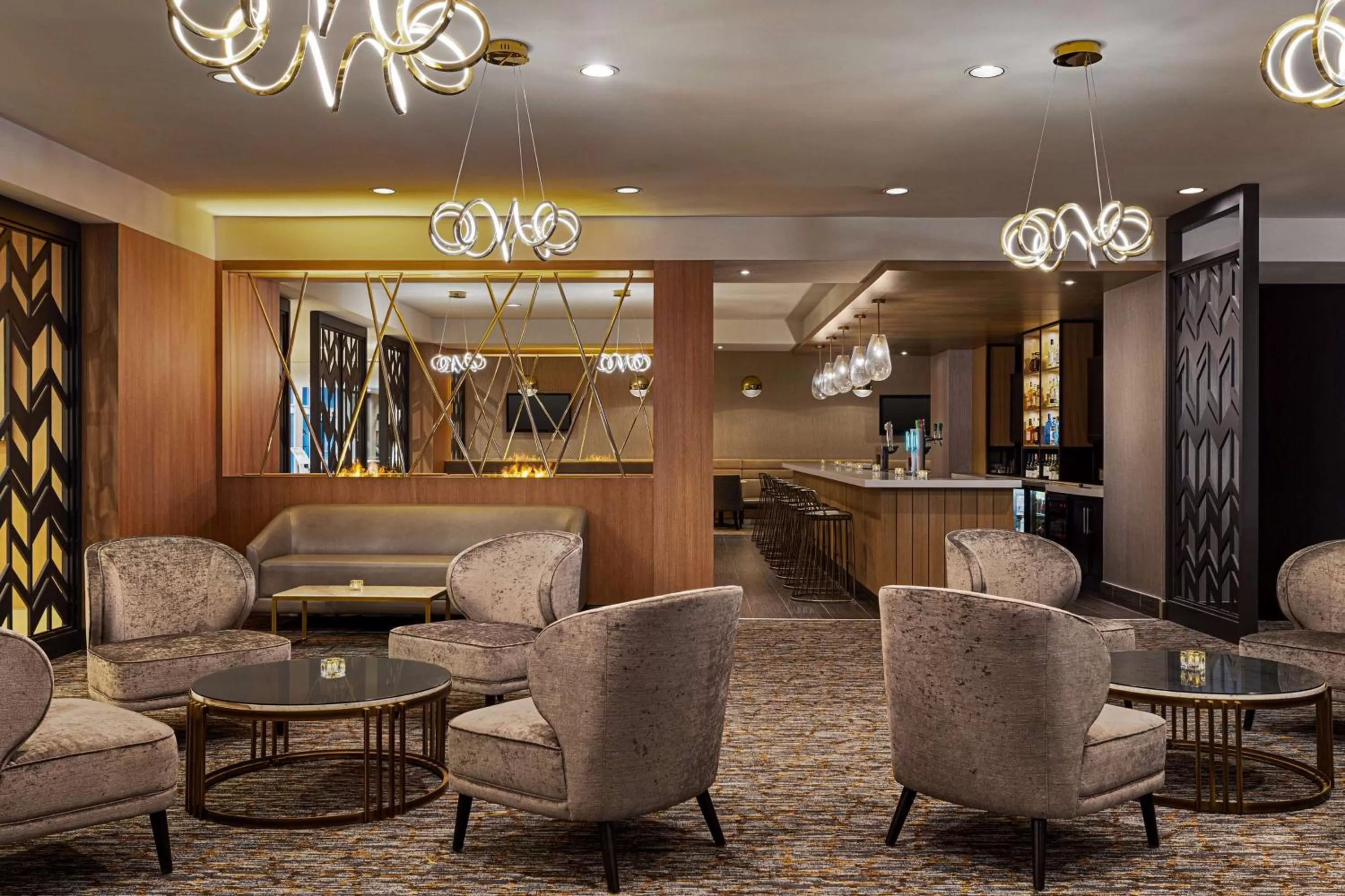 Lounge or bar in Doubletree By Hilton Pointe Claire Montreal Airport West