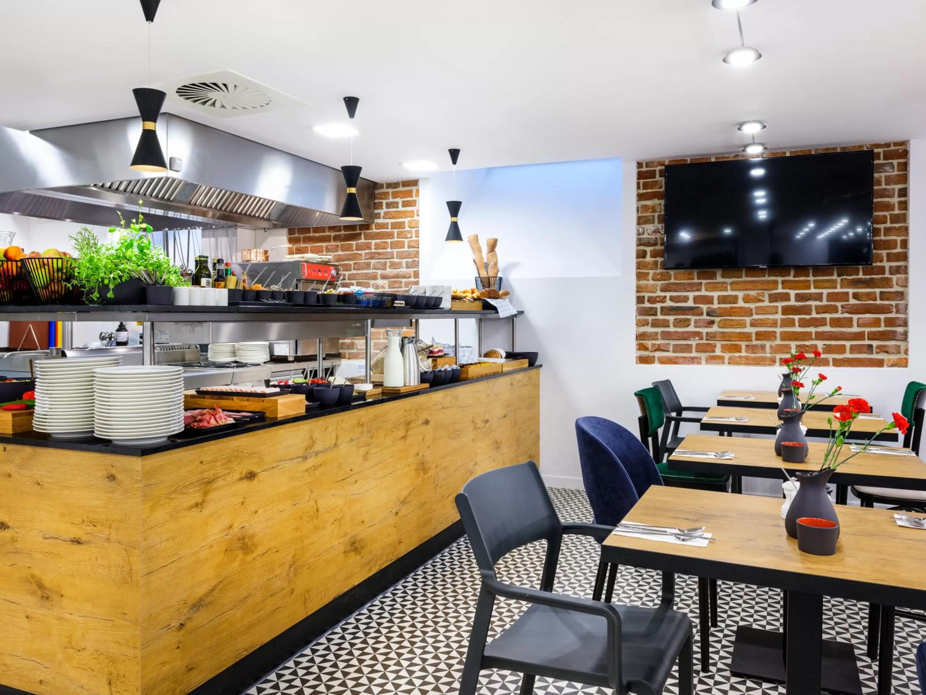 Restaurant/places to eat in Hotel Wawel Queen