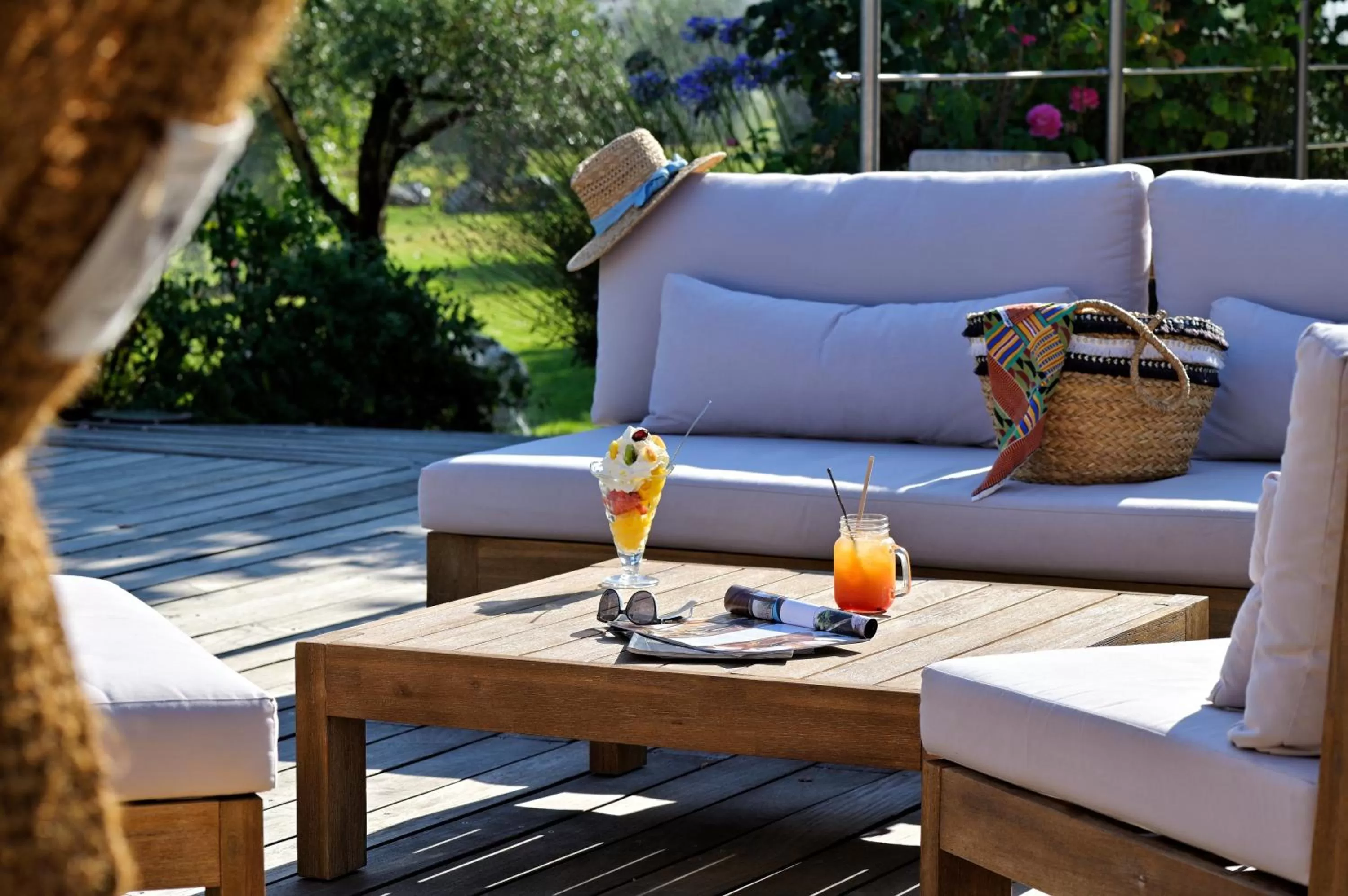 Seating area in Hôtel Spa Restaurant La Madrague