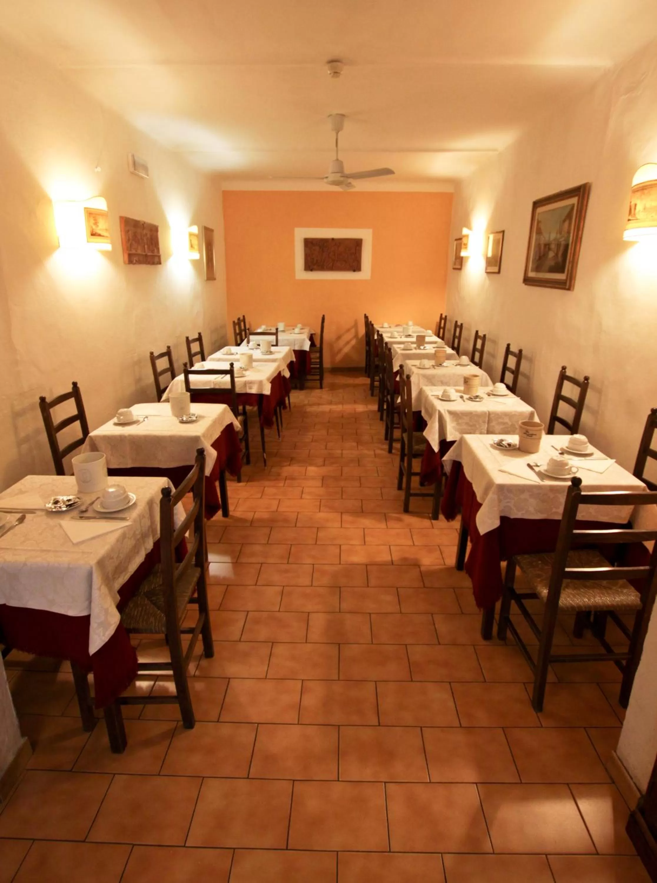 Restaurant/places to eat in Hotel Nizza