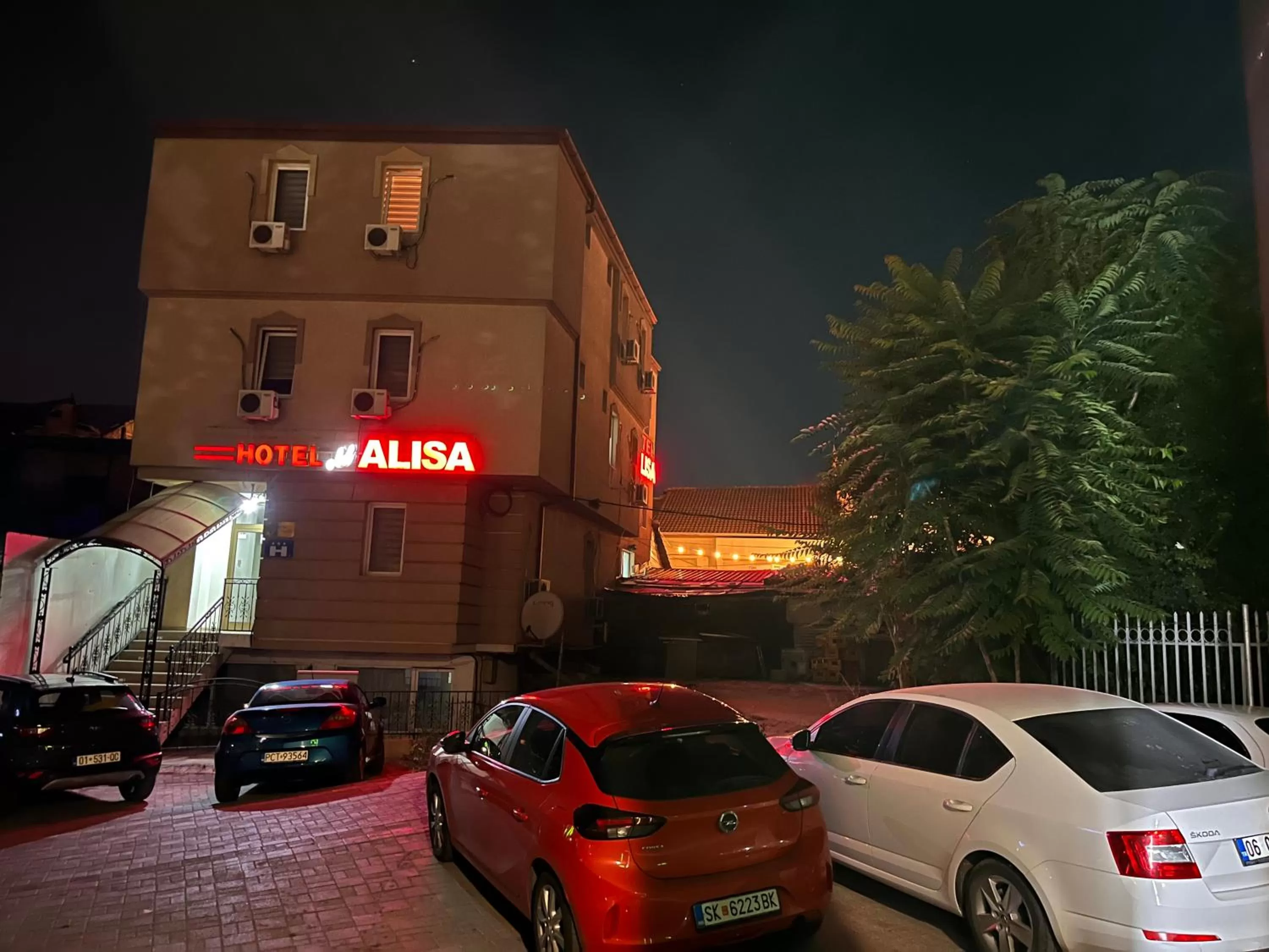 Property Building in Hotel Old Alisa