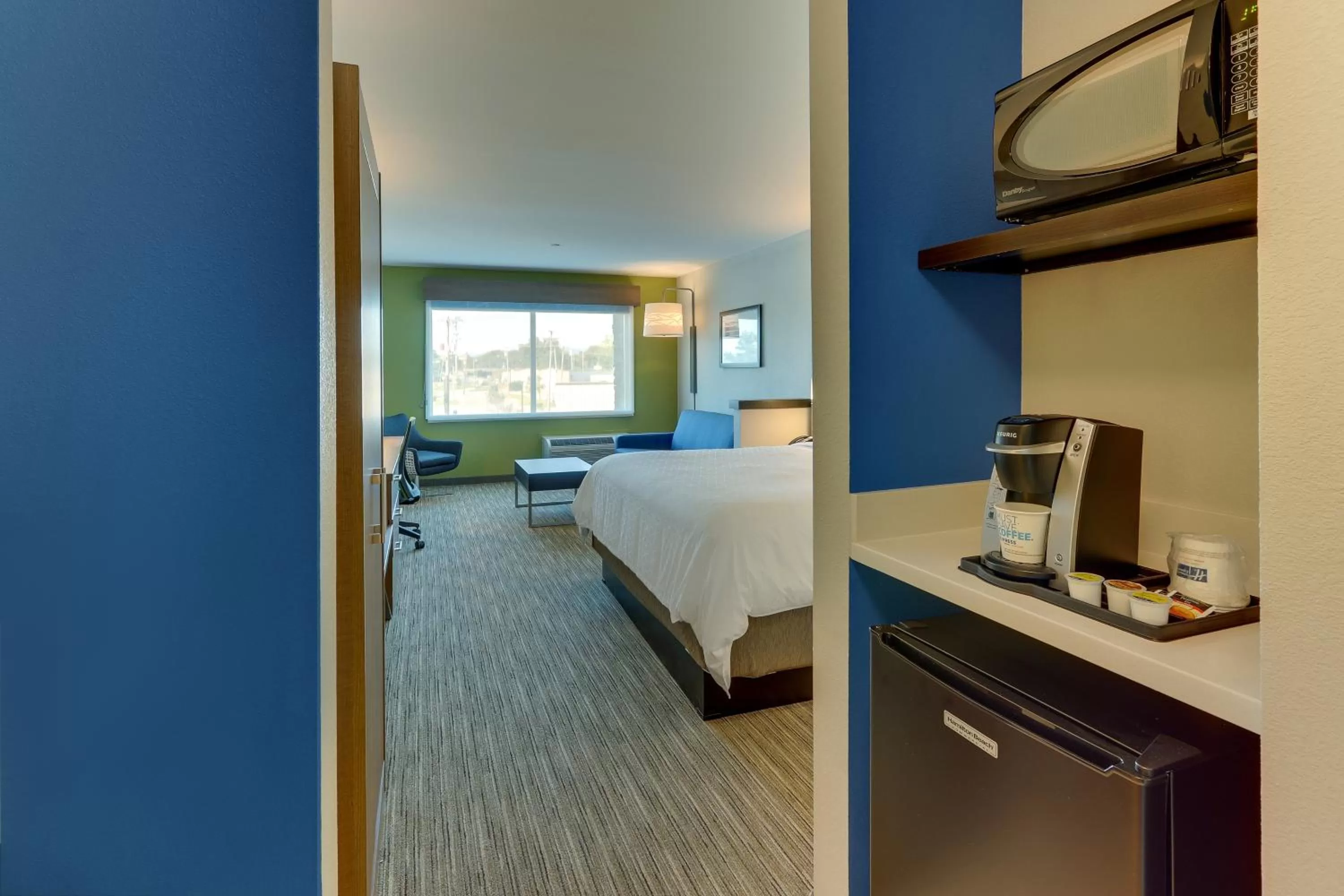 Bed in Holiday Inn Express & Suites - Roanoke – Civic Center