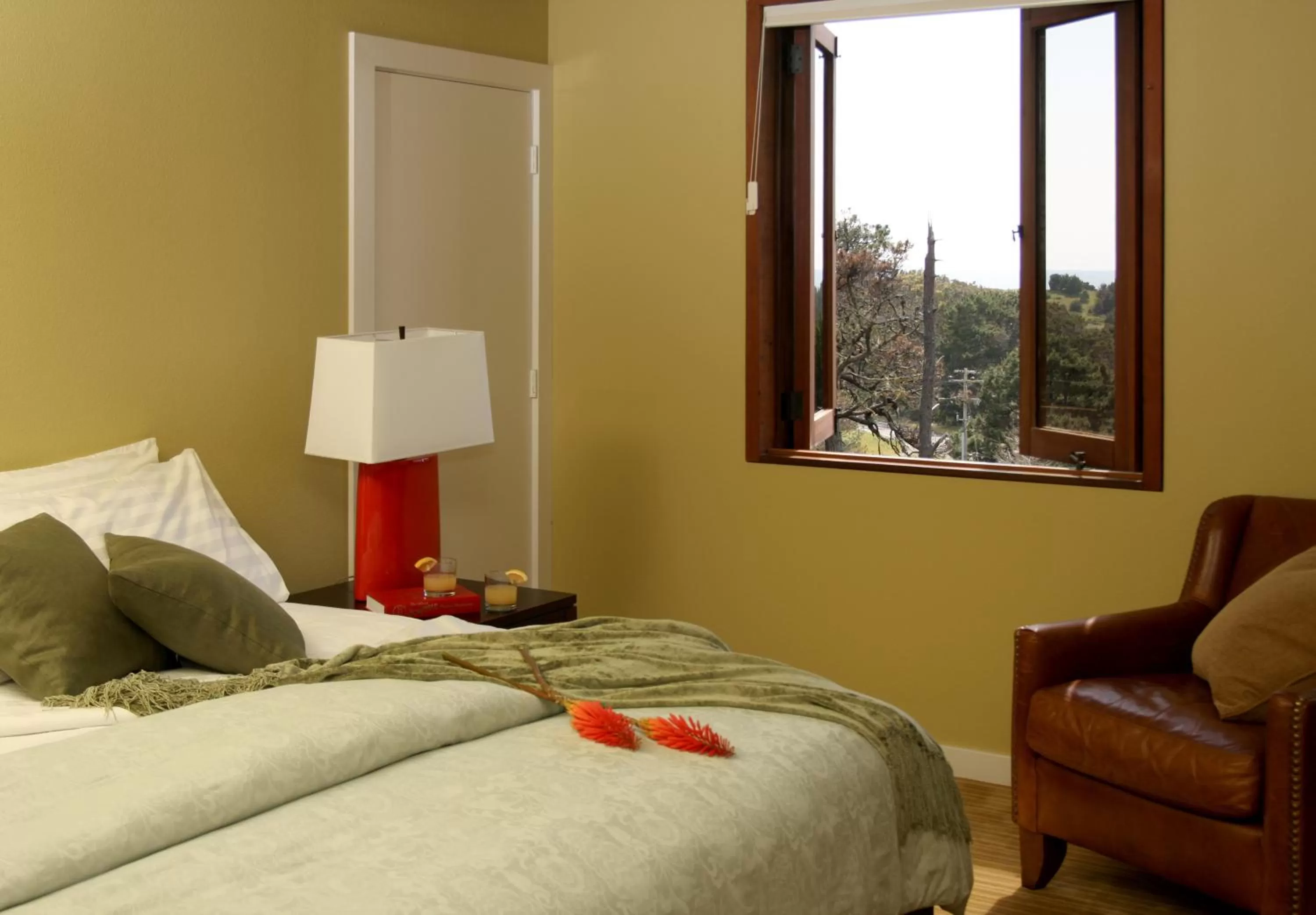 Bed in Brewery Gulch Inn & Spa