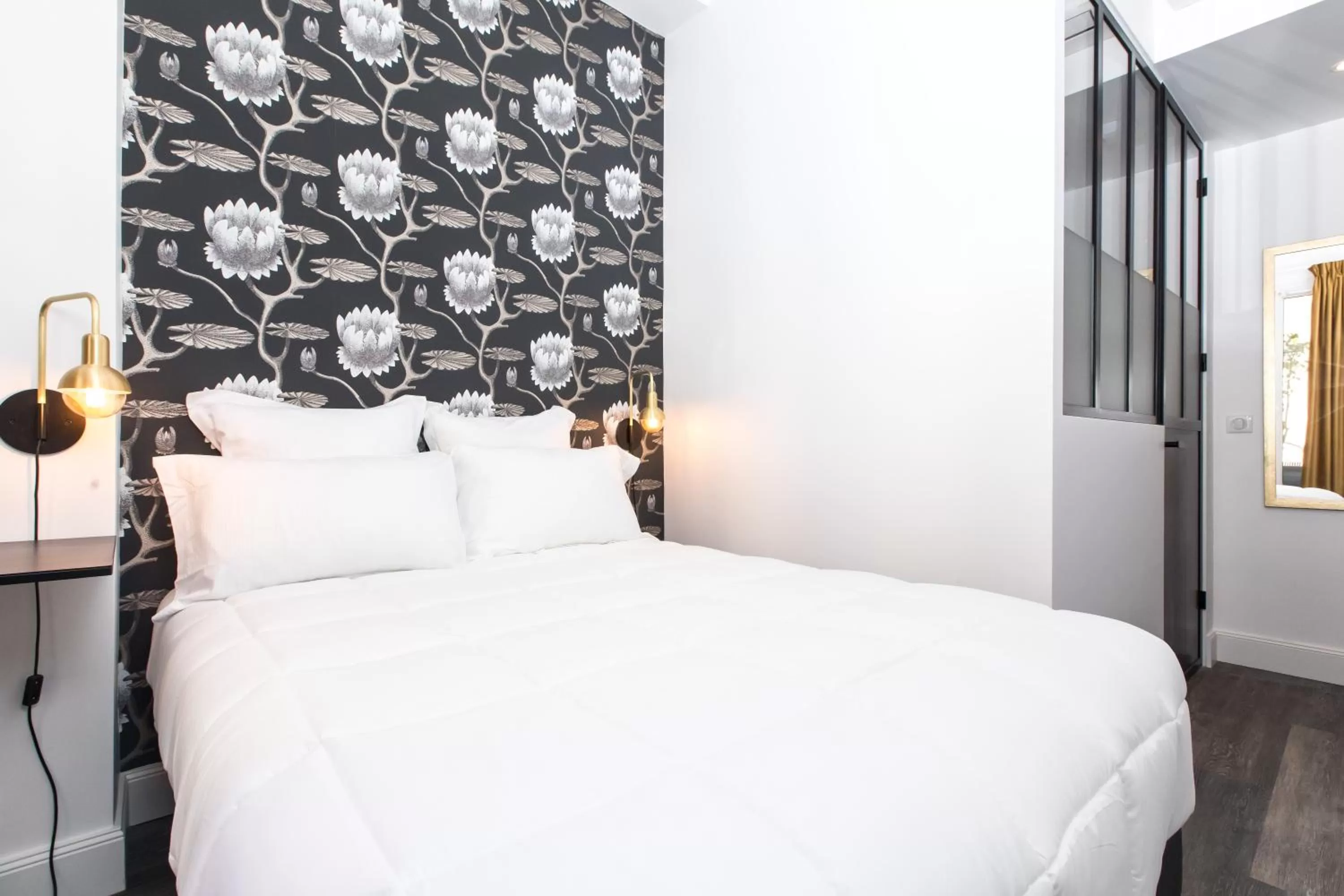 Photo of the whole room, Bed in Arome Hôtel