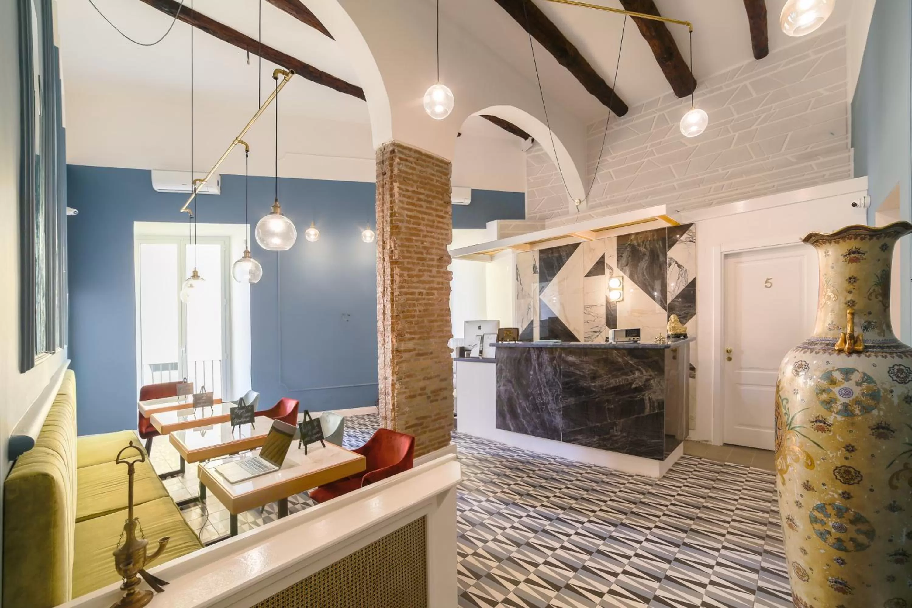 Lobby or reception in The Duomo House by House In Naples