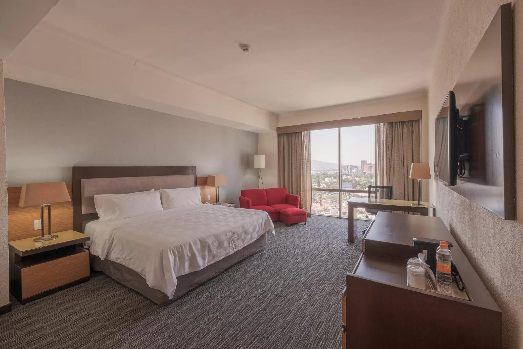 Photo of the whole room, Bed in Holiday Inn Guadalajara Select by IHG