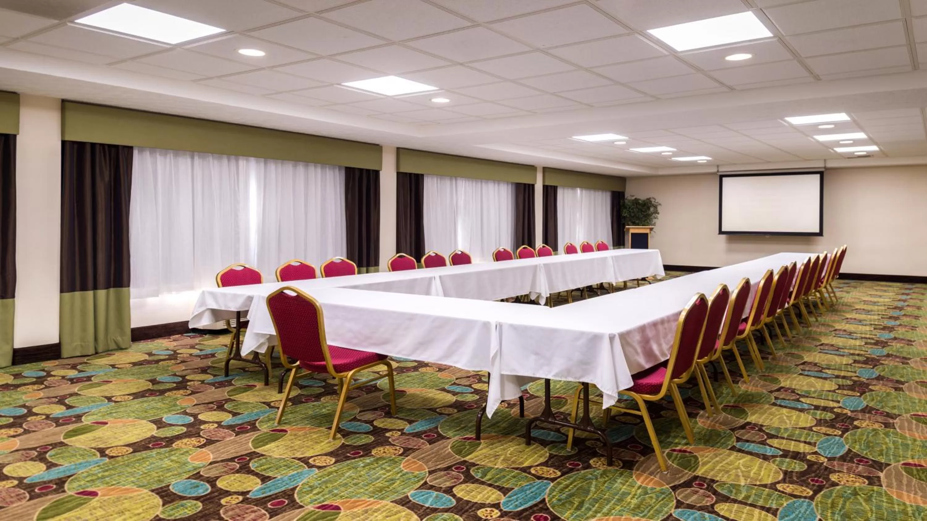 Meeting/conference room in Holiday Inn Hotel & Suites Warren by IHG