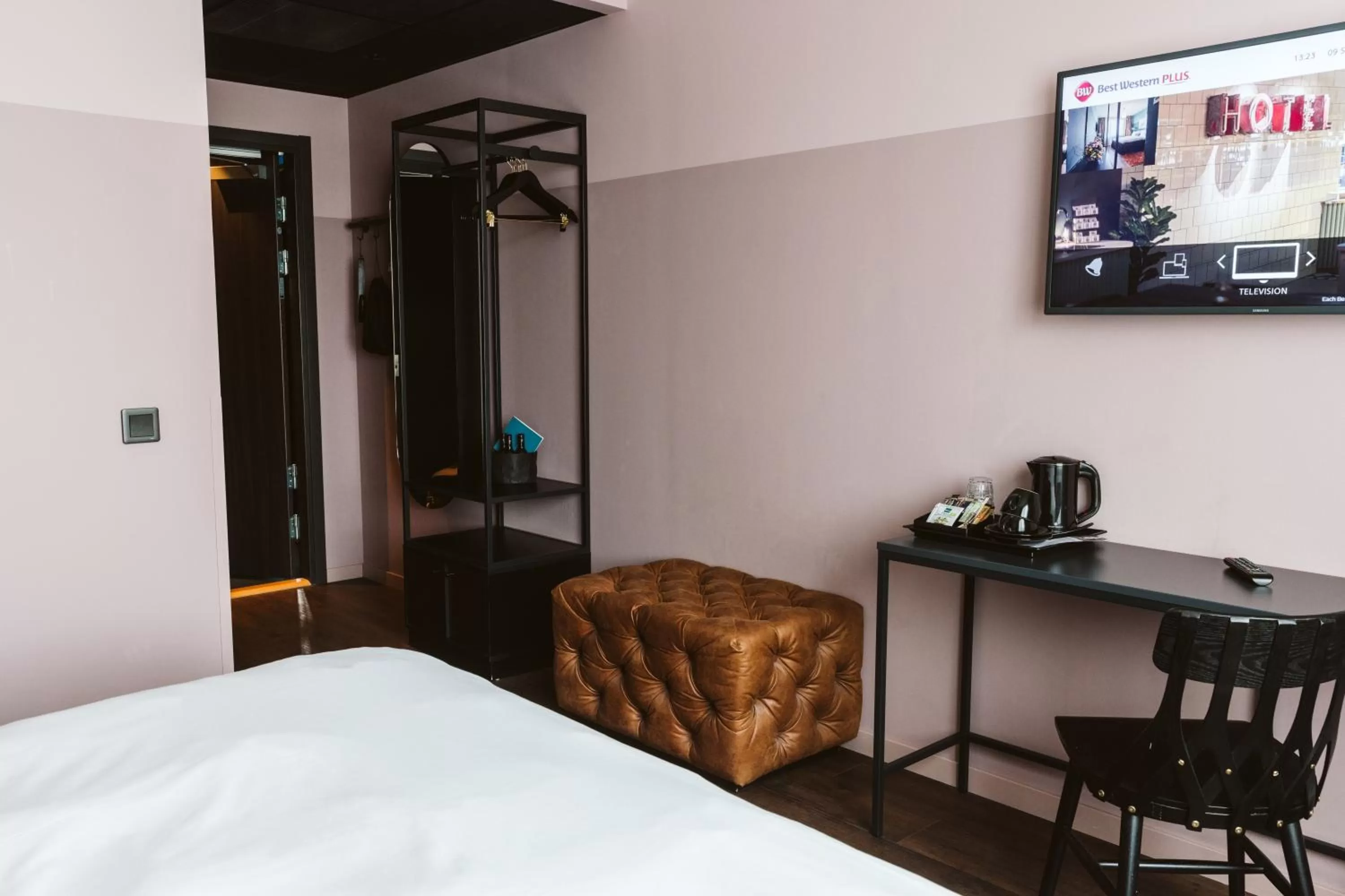 Photo of the whole room, Bed in Best Western Plus Hus 57