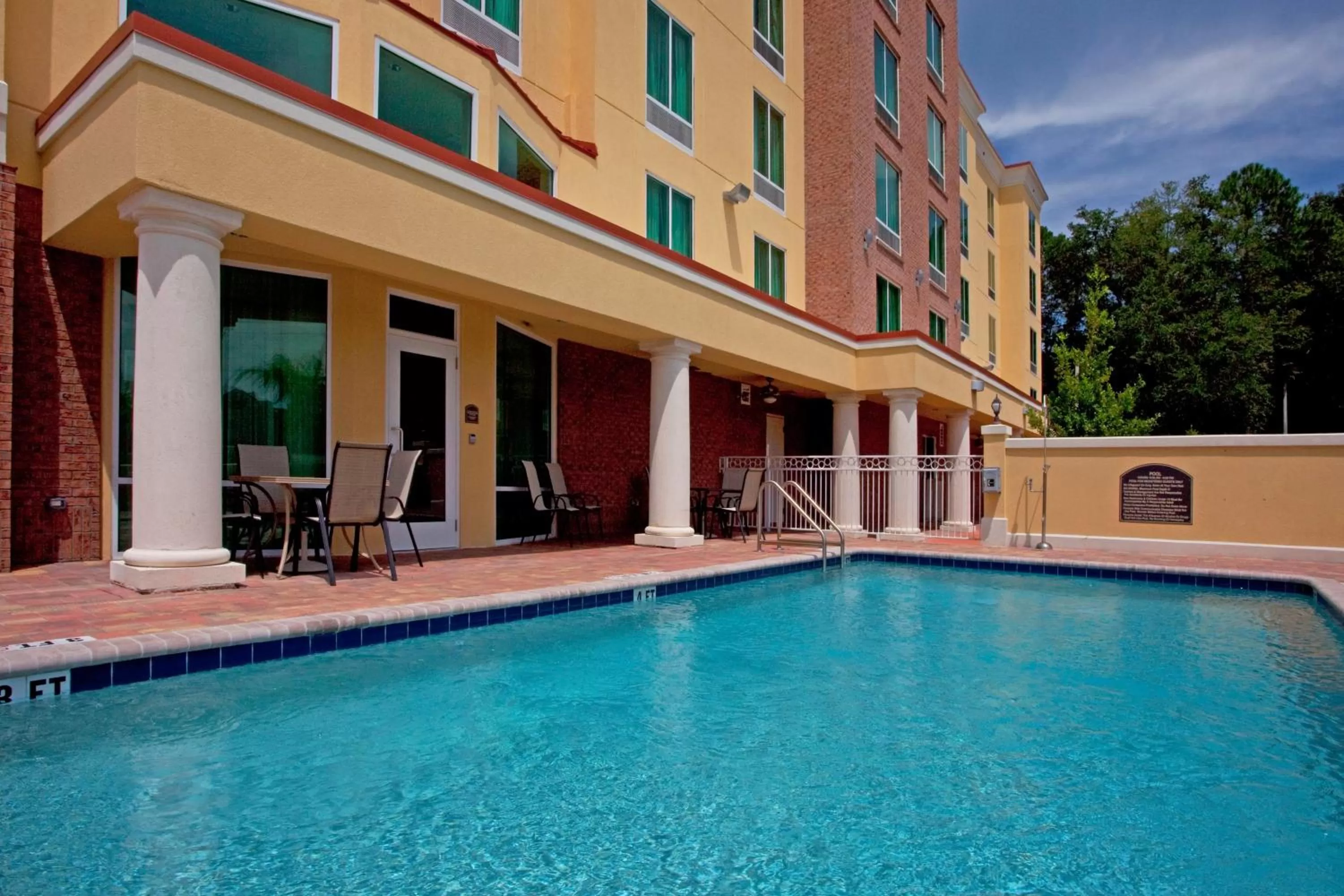 Swimming pool in Holiday Inn Express Hotel & Suites Chaffee - Jacksonville West by IHG