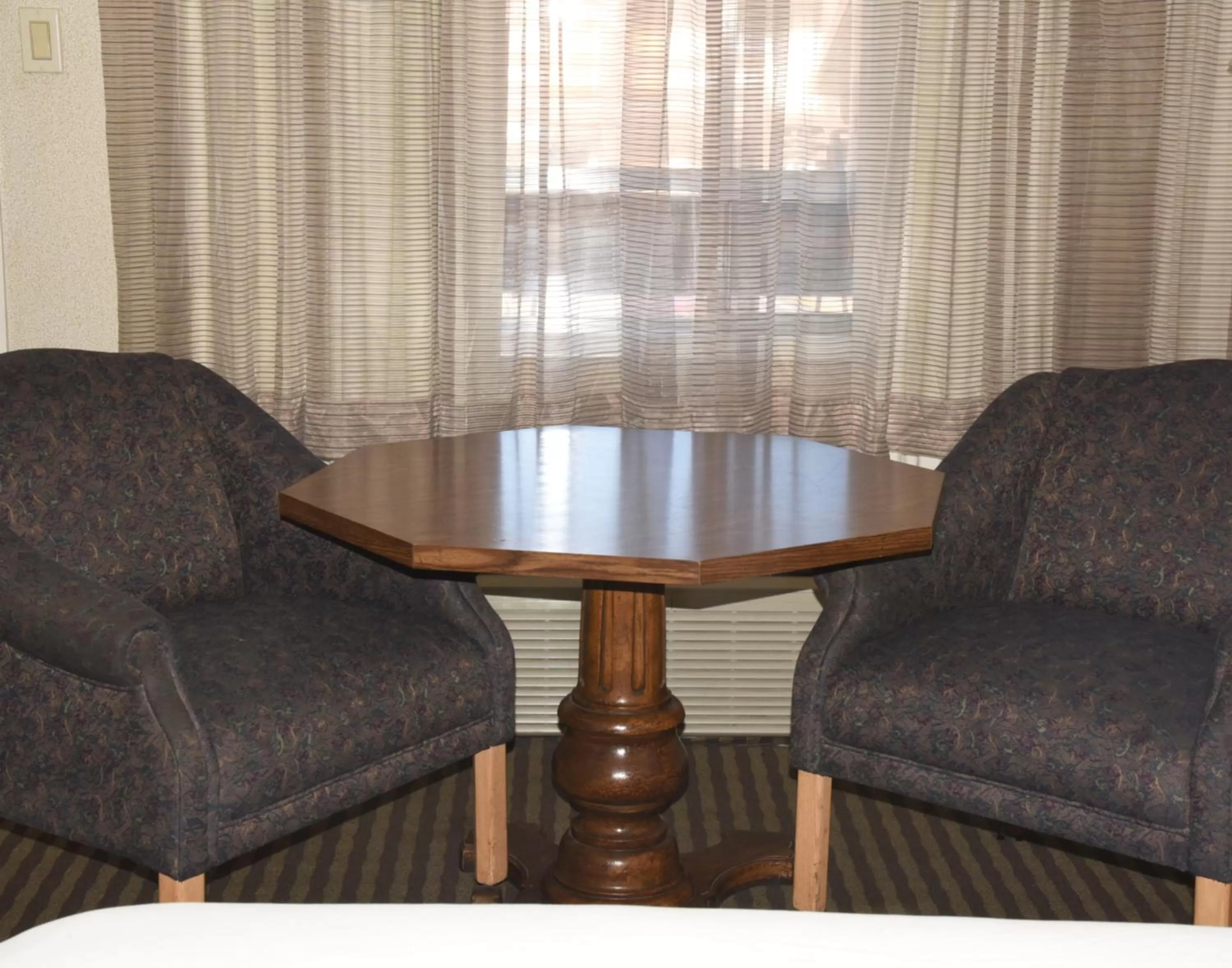 Seating area in Thunderbird Motel