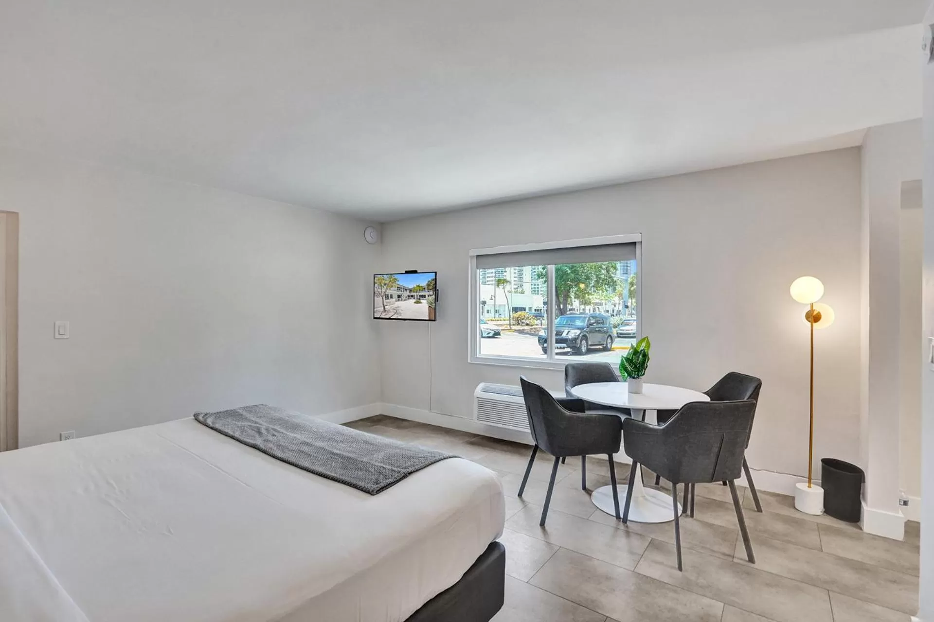 Seating area, Bed in The Garden Hotel & Resort