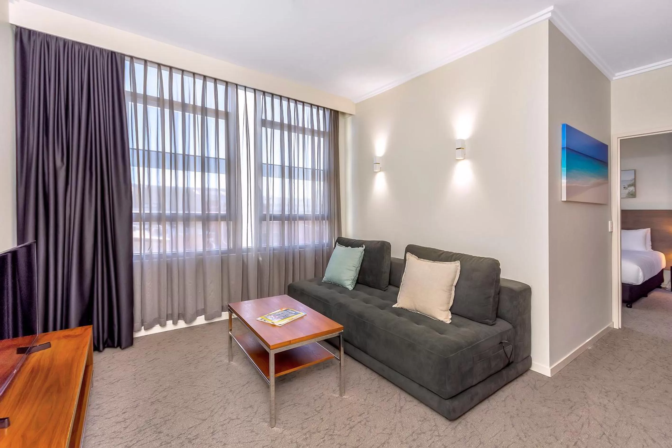 TV and multimedia, Bed in New Haus by Hougoumont Hotel, former Bannister 22