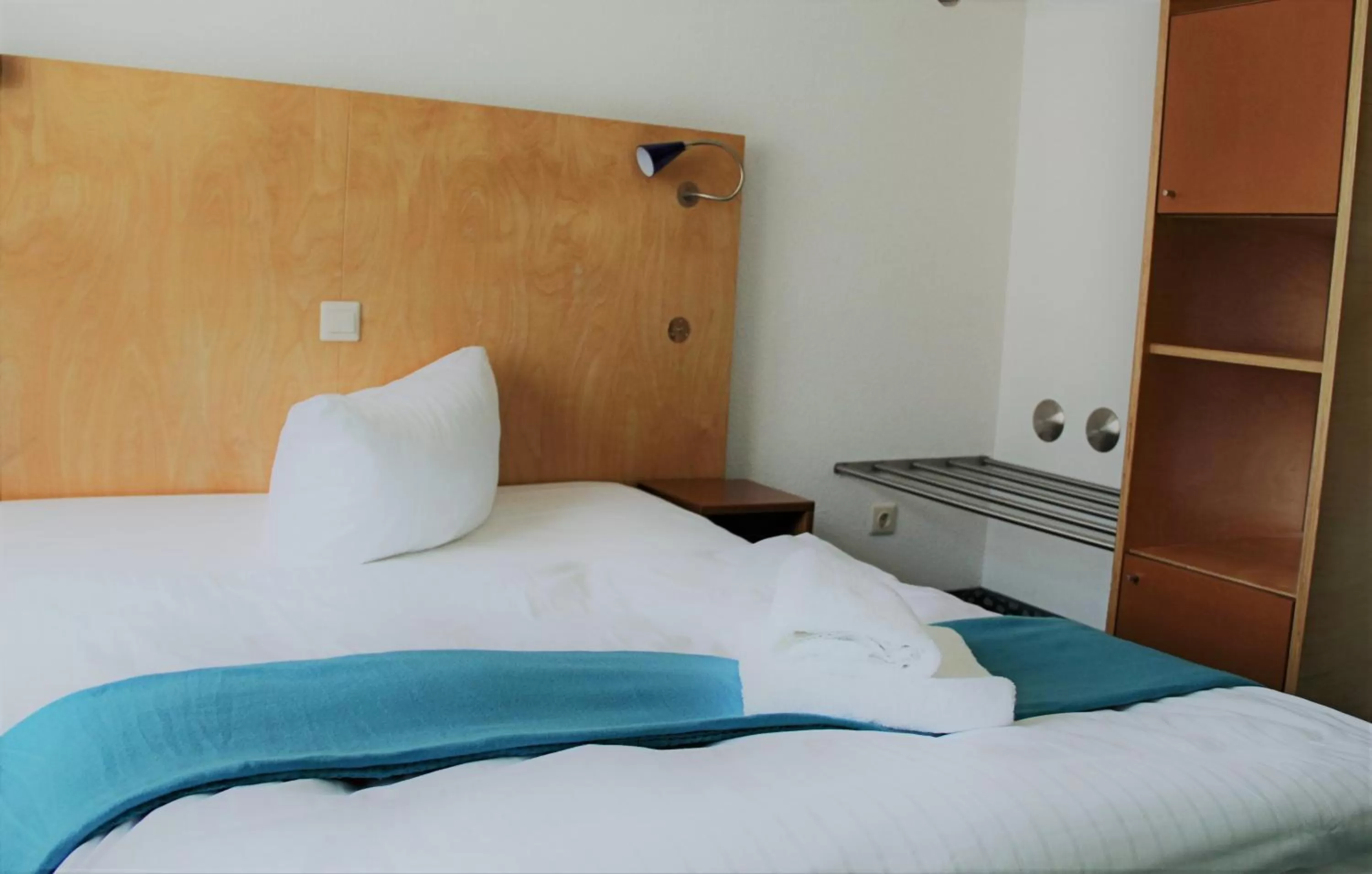 Bed in Check Inn Hotel Merseburg