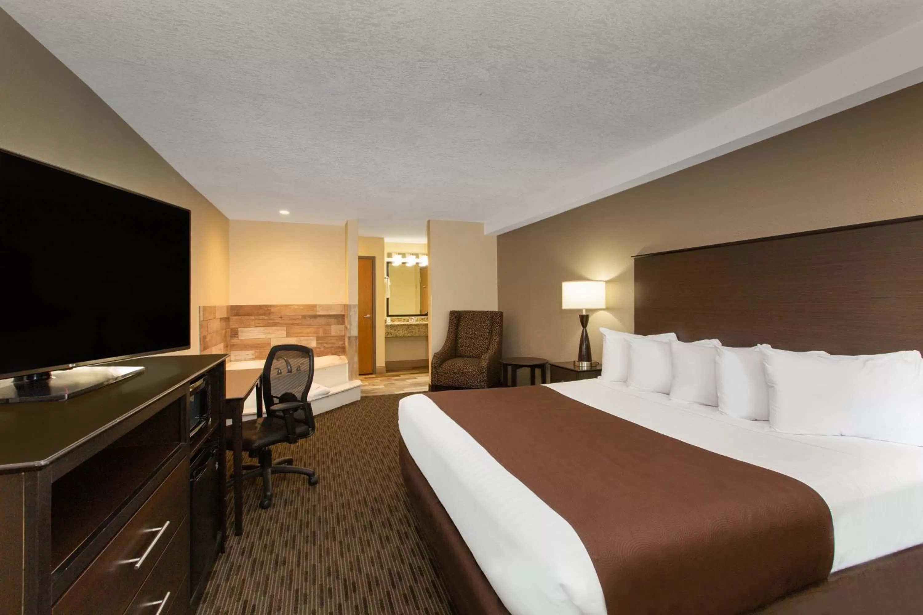 Photo of the whole room, Bed in AmericInn by Wyndham Apple Valley