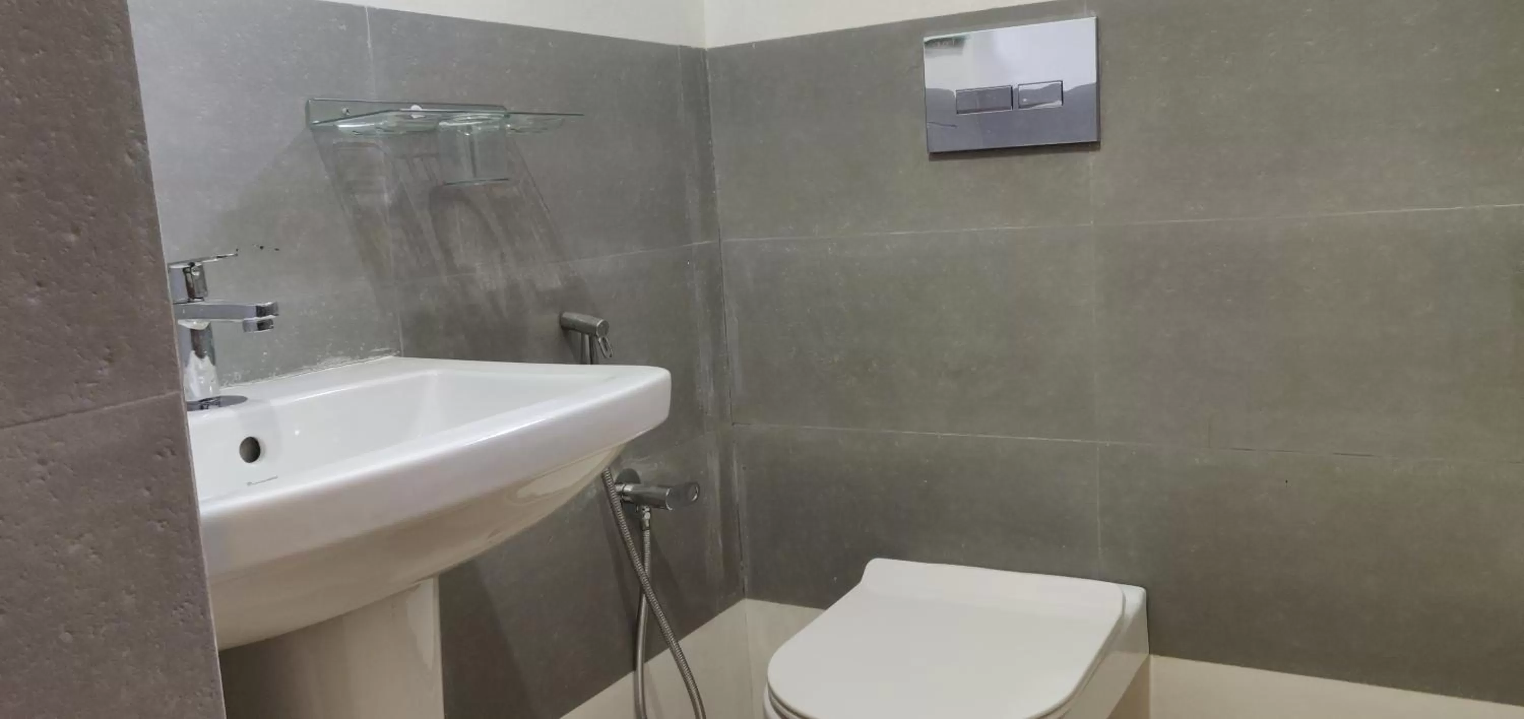 Bathroom in Gateway Airport Hotel