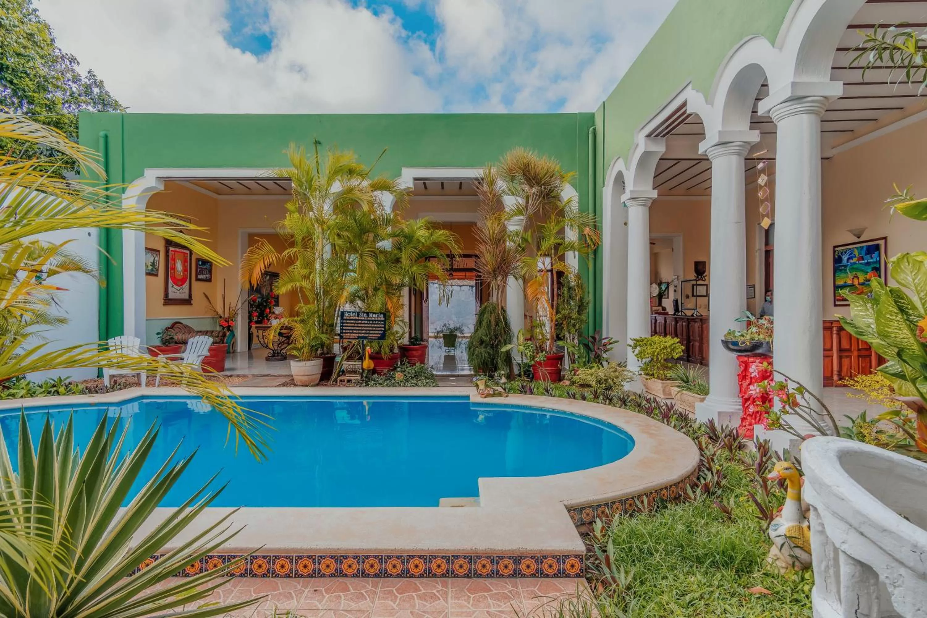 Swimming pool in Hotel Santa María Mérida