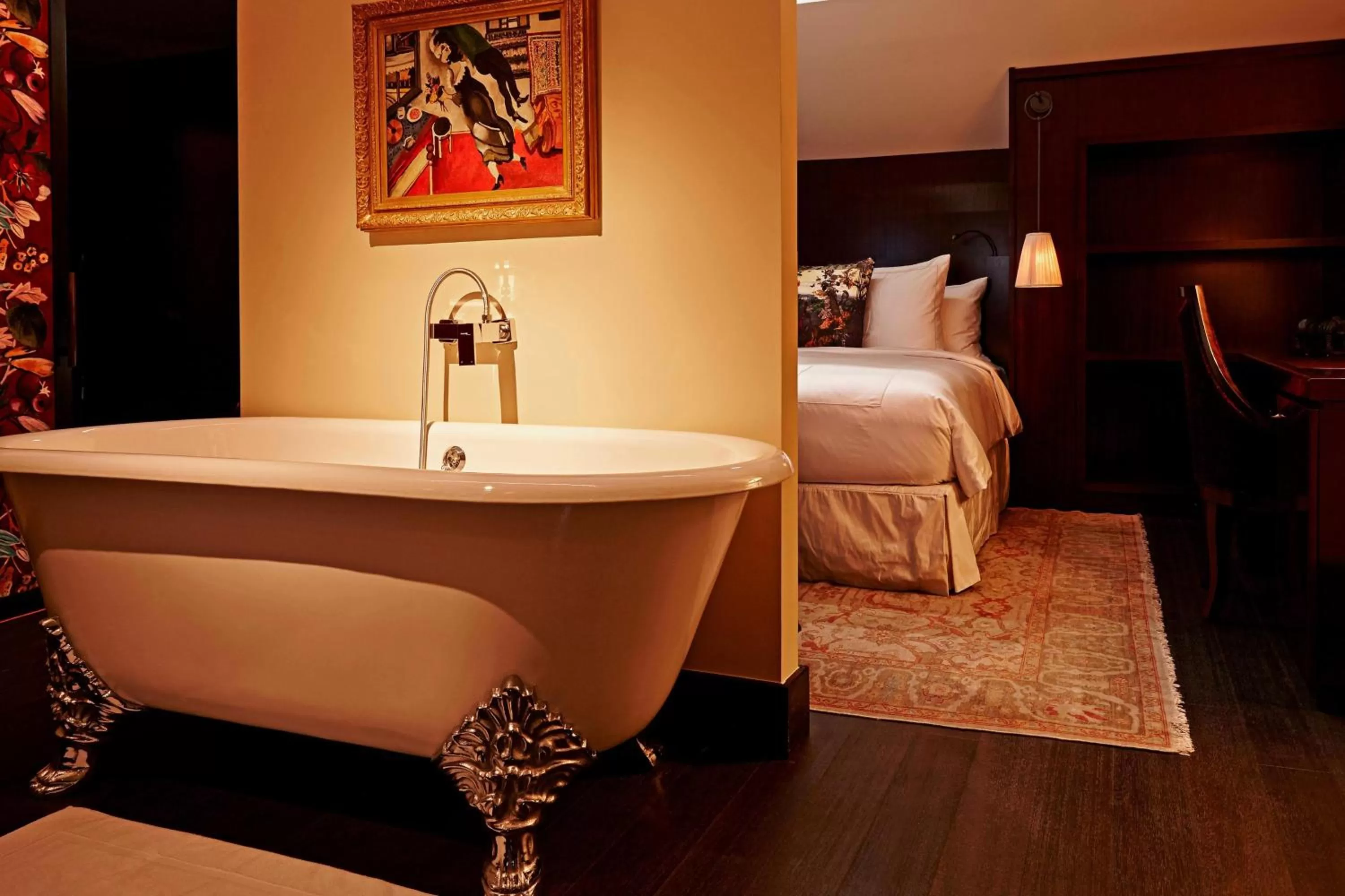 Bathroom, Bed in The Vagabond Club, a Tribute Portfolio Hotel Singapore